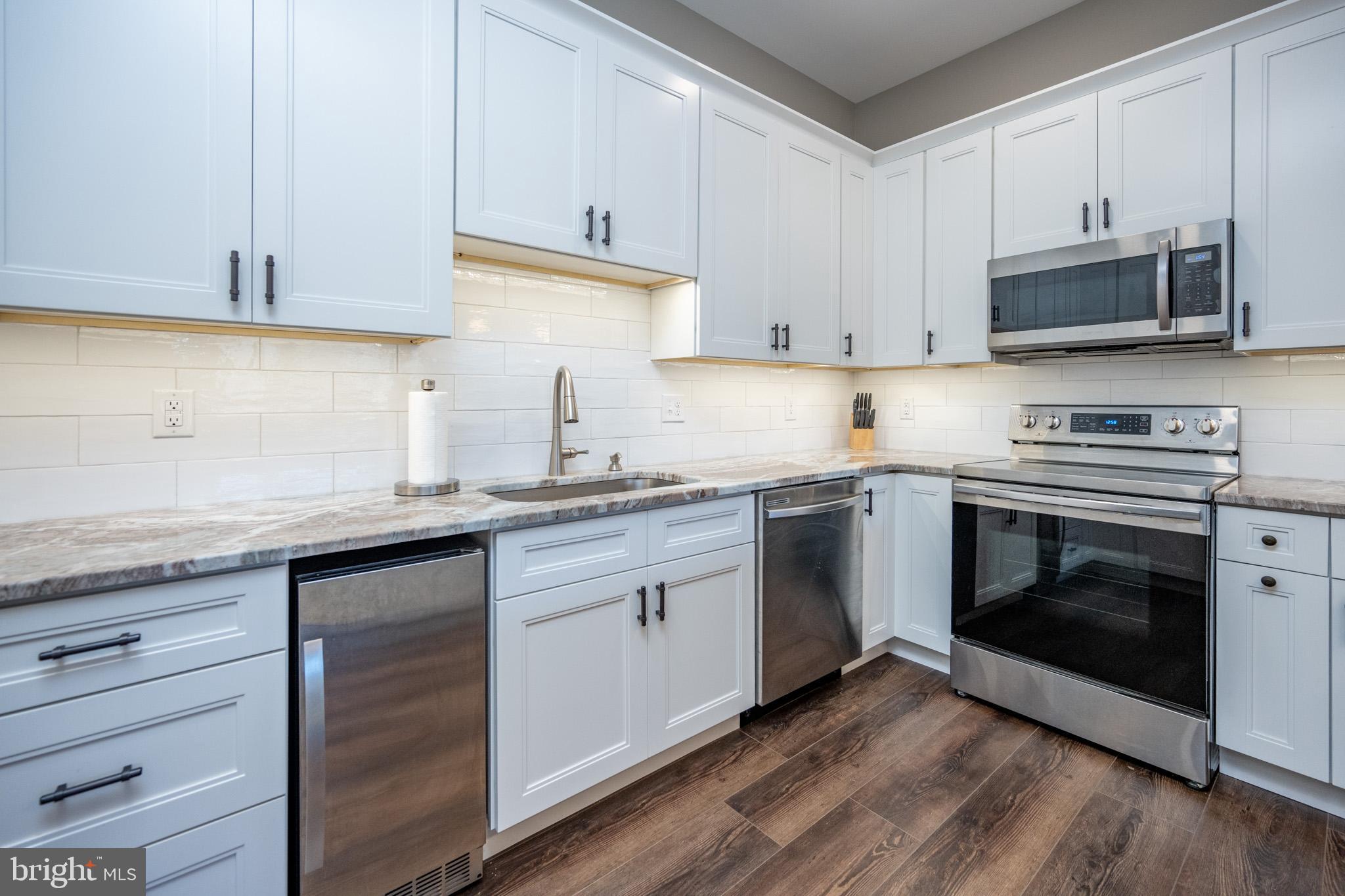 SUNDOWN CHASE - Residential