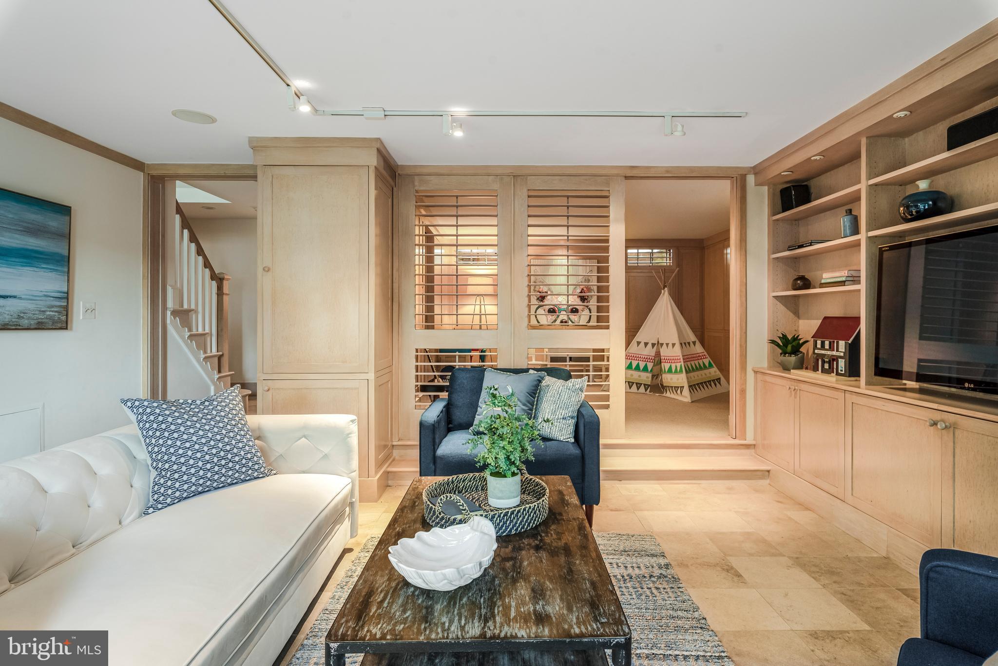 WARDOUR - Residential