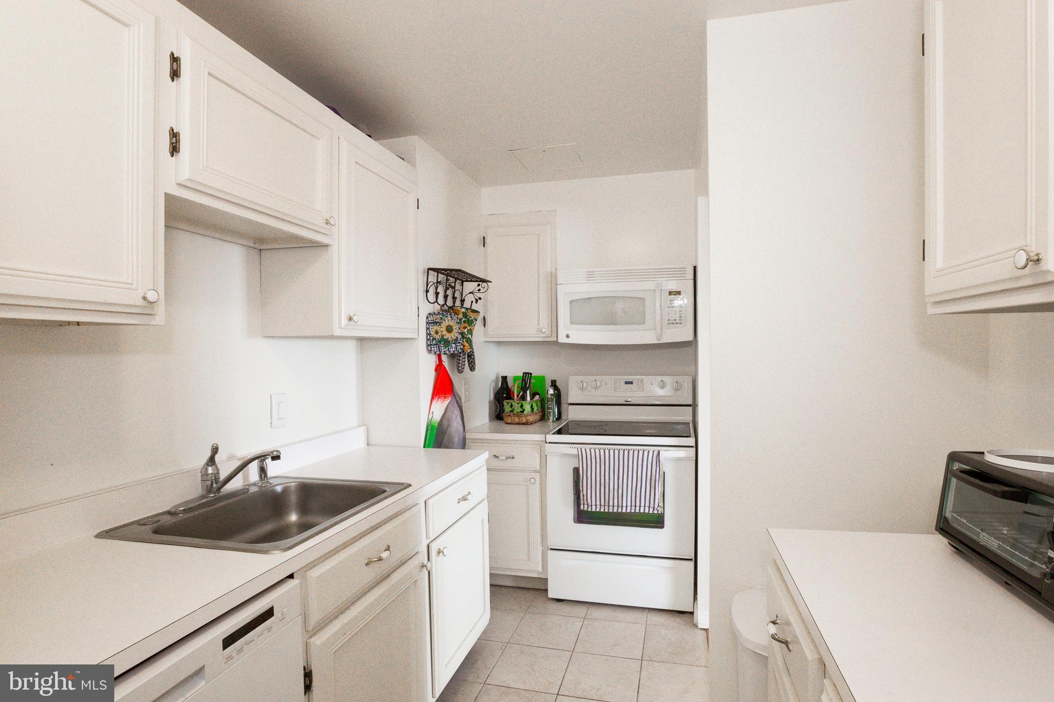 PENTHOUSE CONDOMINIUMS - Residential Lease