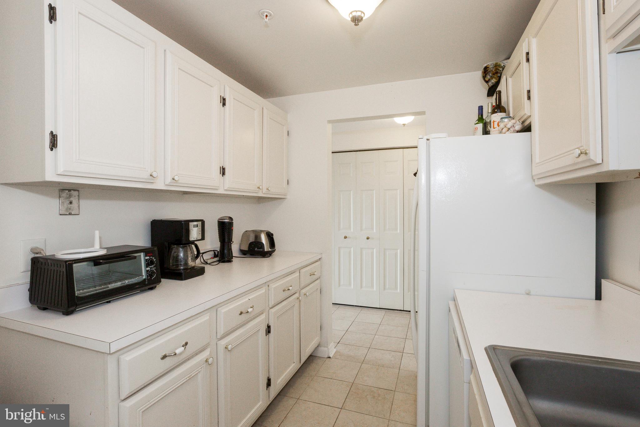 PENTHOUSE CONDOMINIUMS - Residential Lease