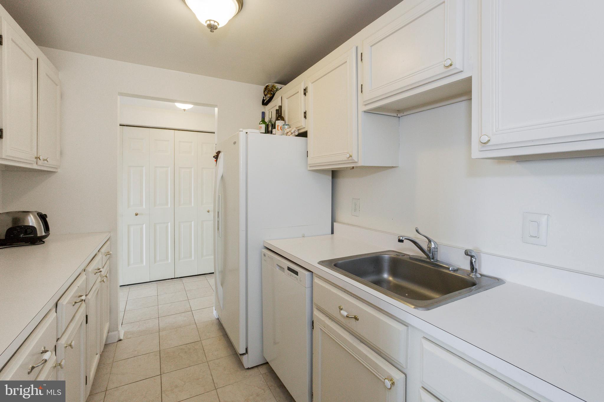 PENTHOUSE CONDOMINIUMS - Residential Lease