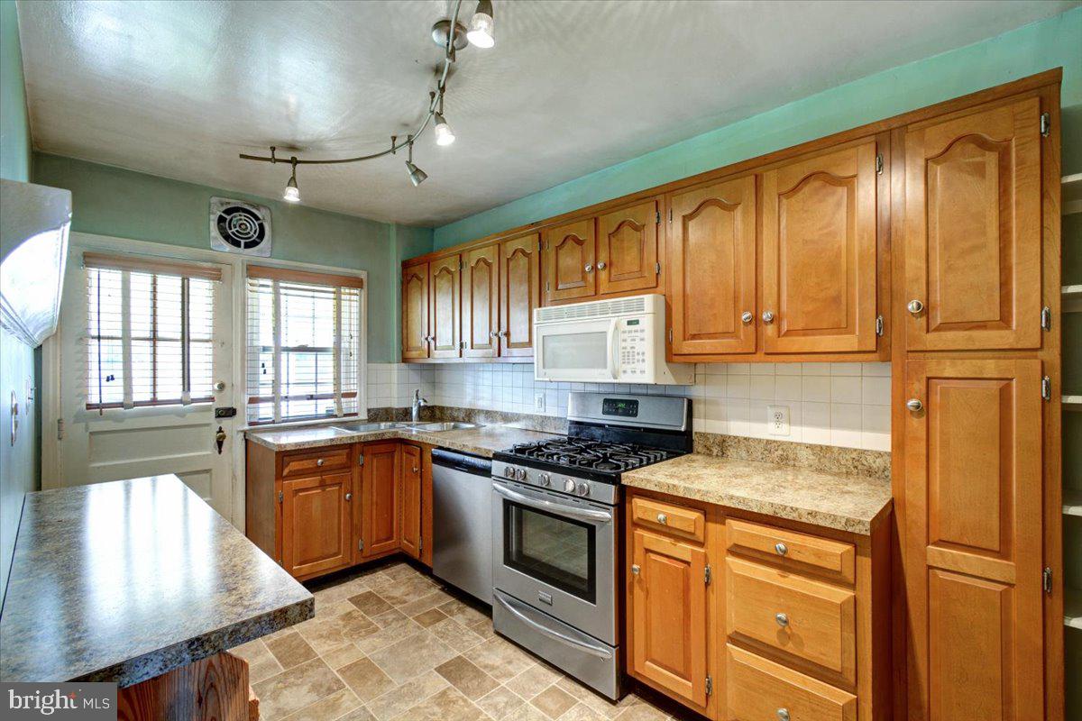 ACADEMY HEIGHTS - Residential