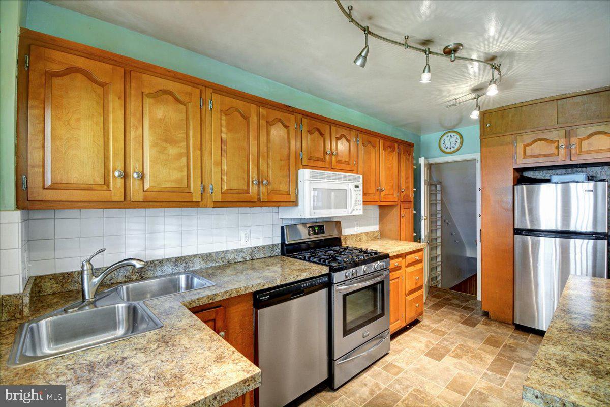 ACADEMY HEIGHTS - Residential