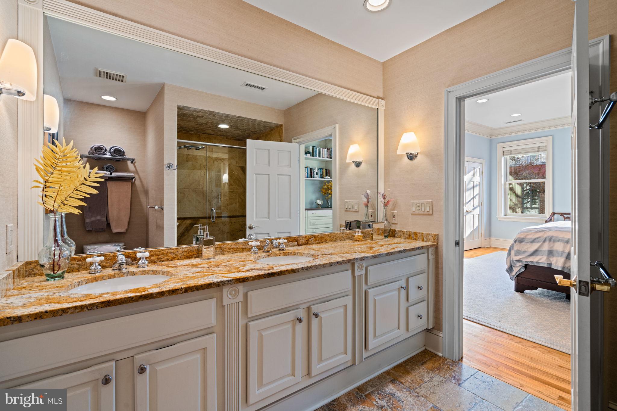 SOCIETY HILL - Residential