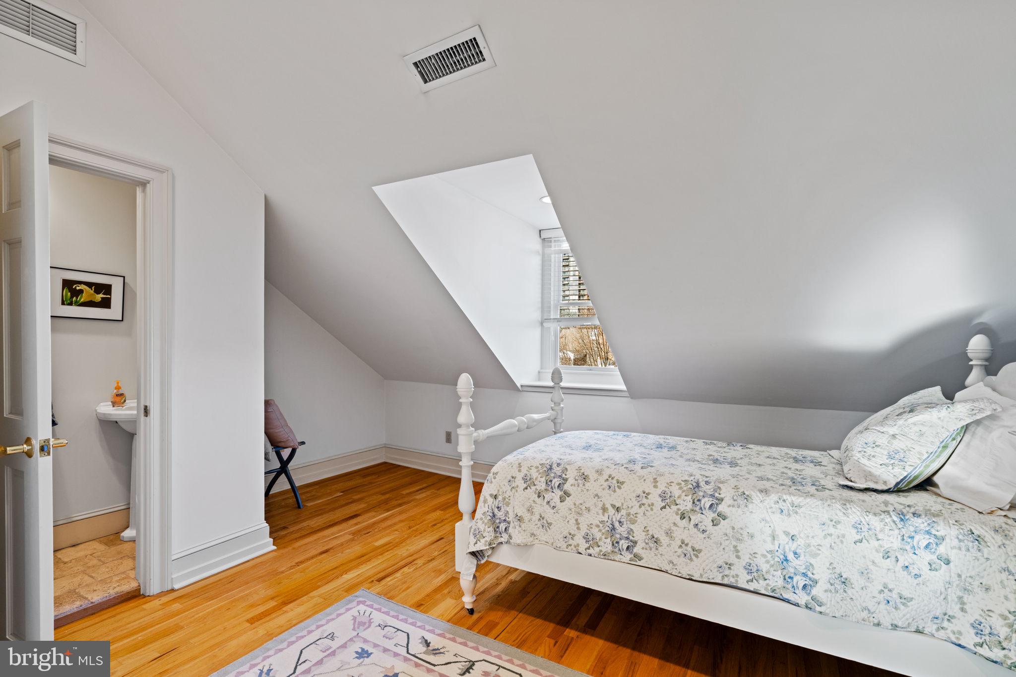 SOCIETY HILL - Residential