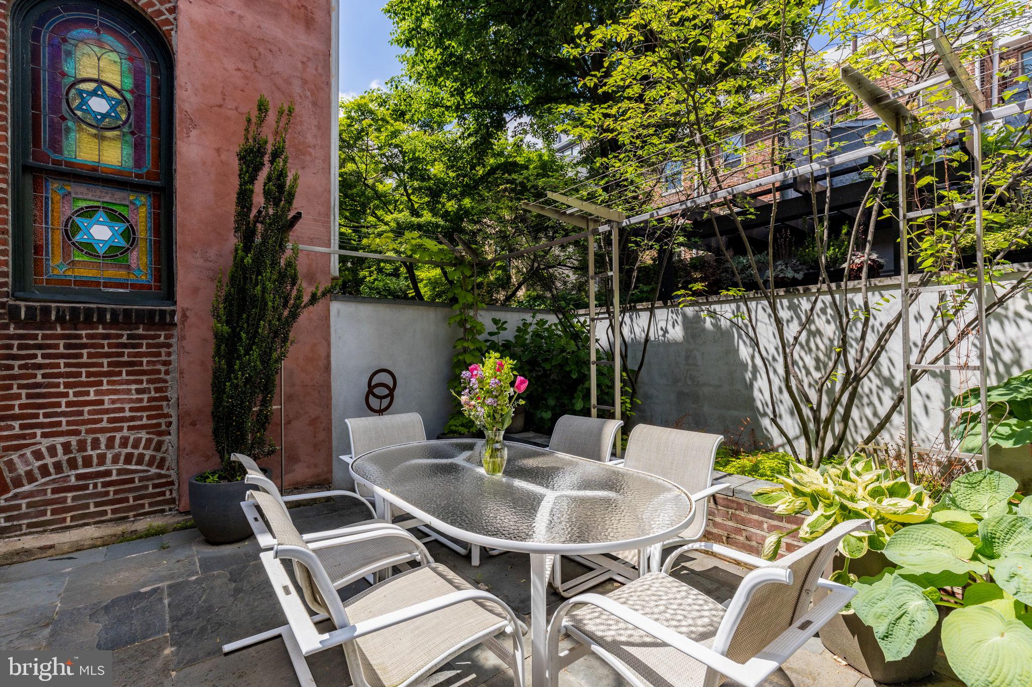 SOCIETY HILL - Residential