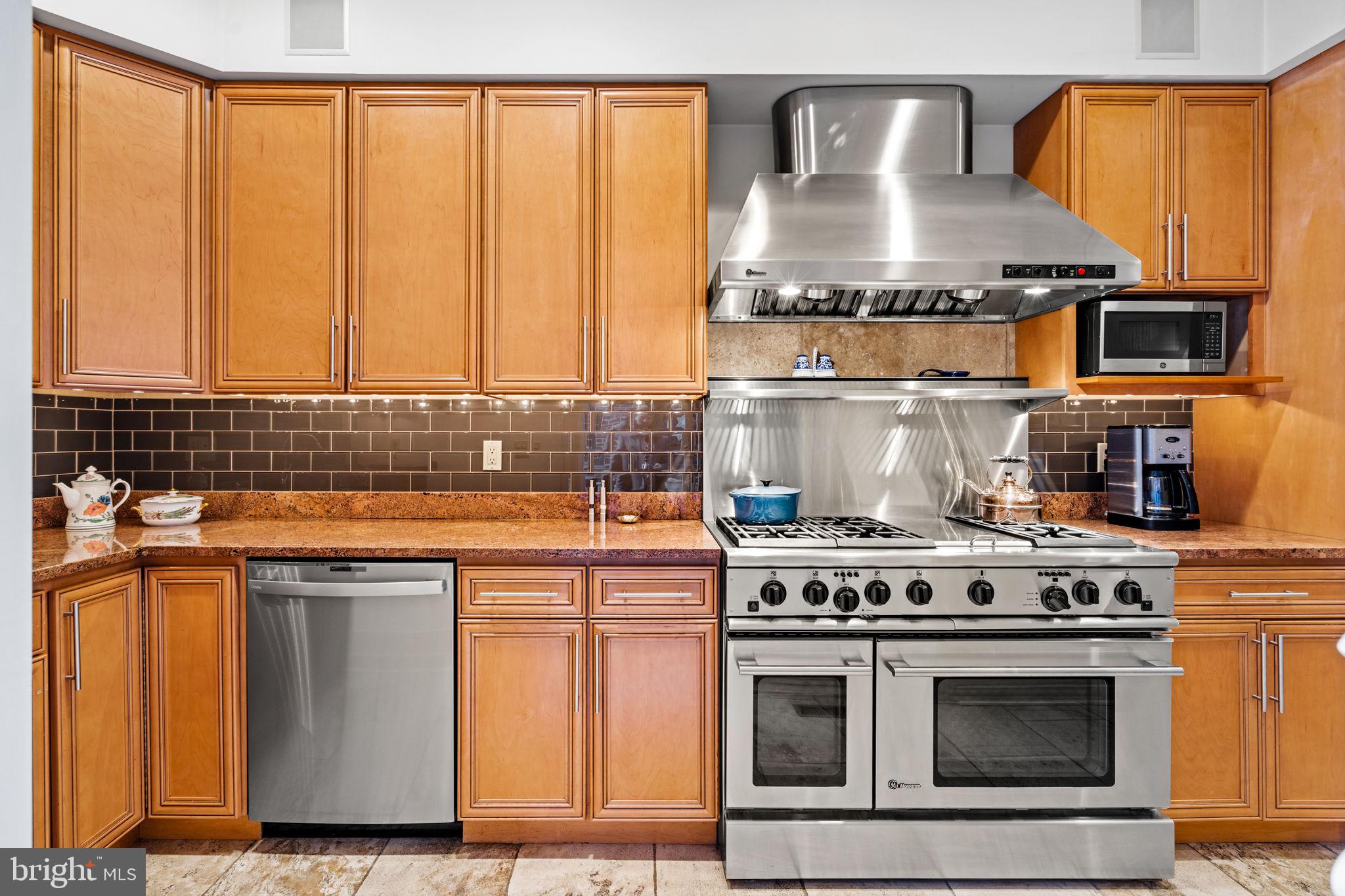 SOCIETY HILL - Residential