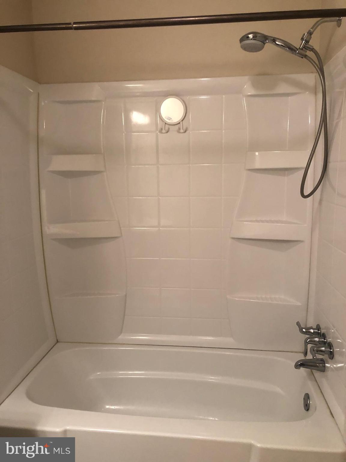 BERKSHIRE ESTATES - Residential Lease