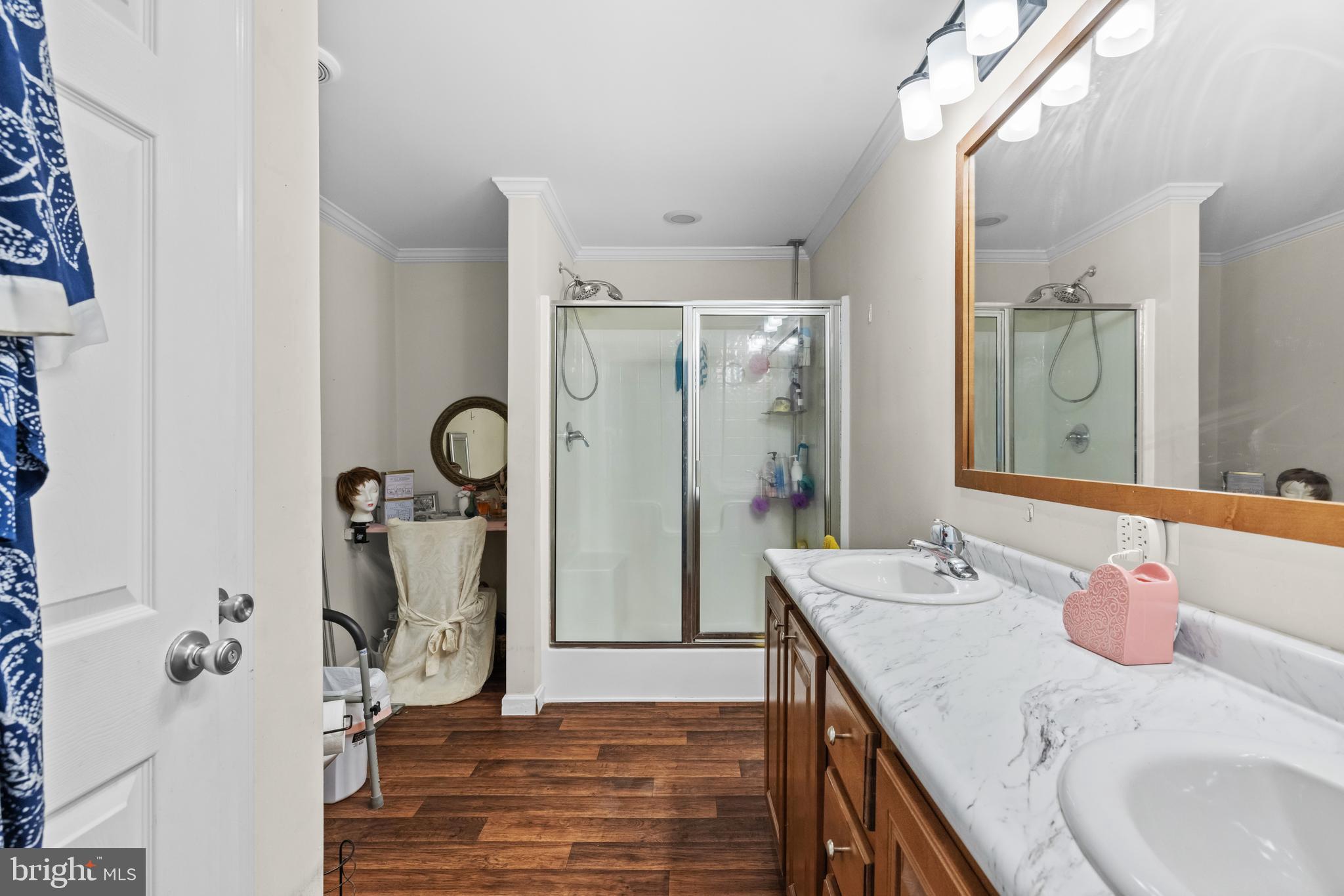 SHERMAN ESTATES - Residential