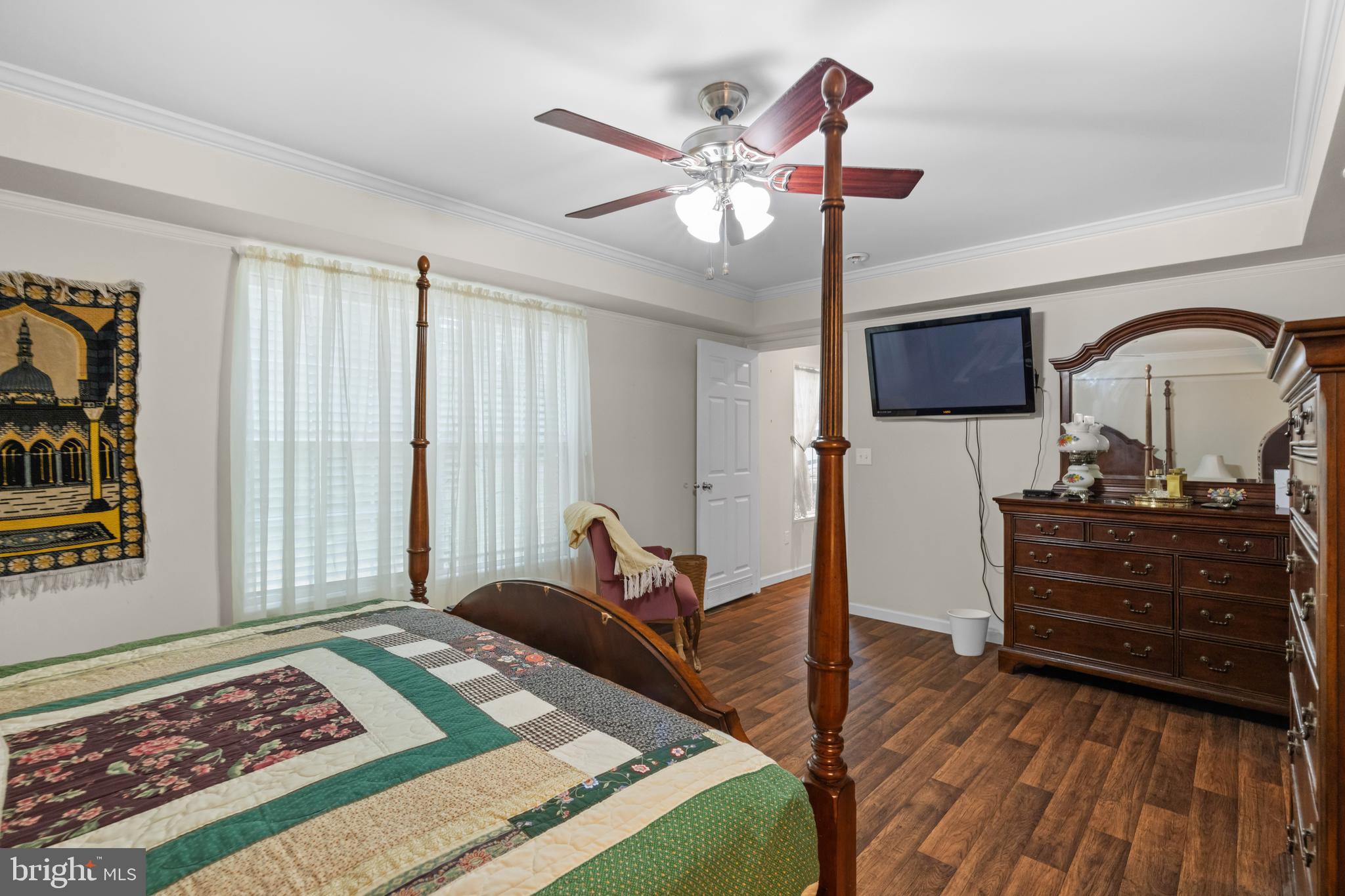 SHERMAN ESTATES - Residential