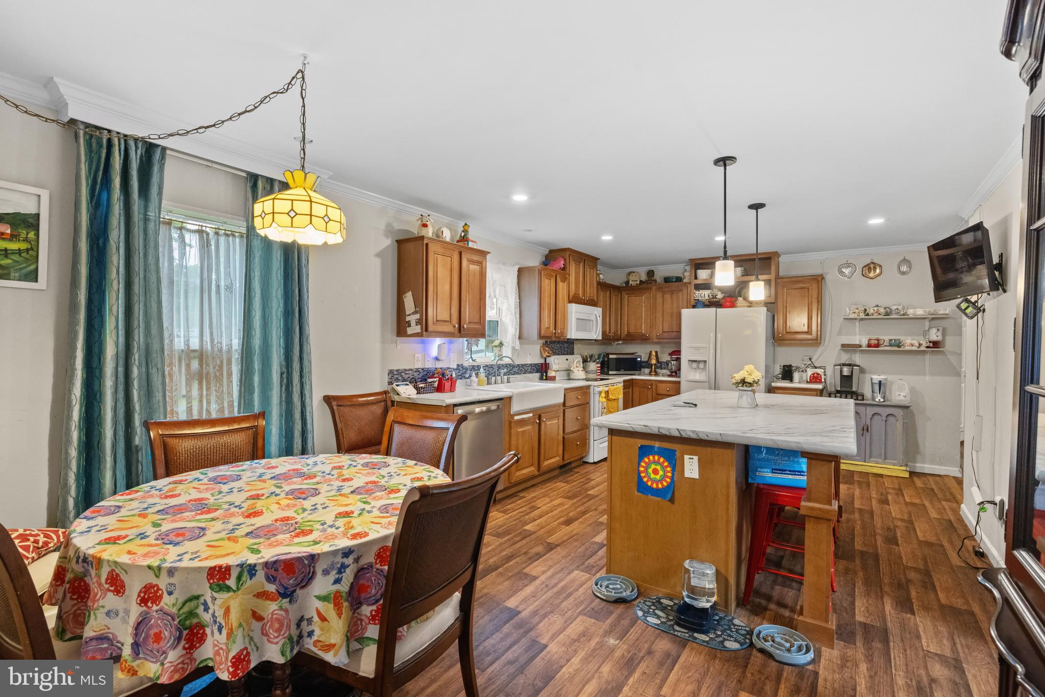 SHERMAN ESTATES - Residential