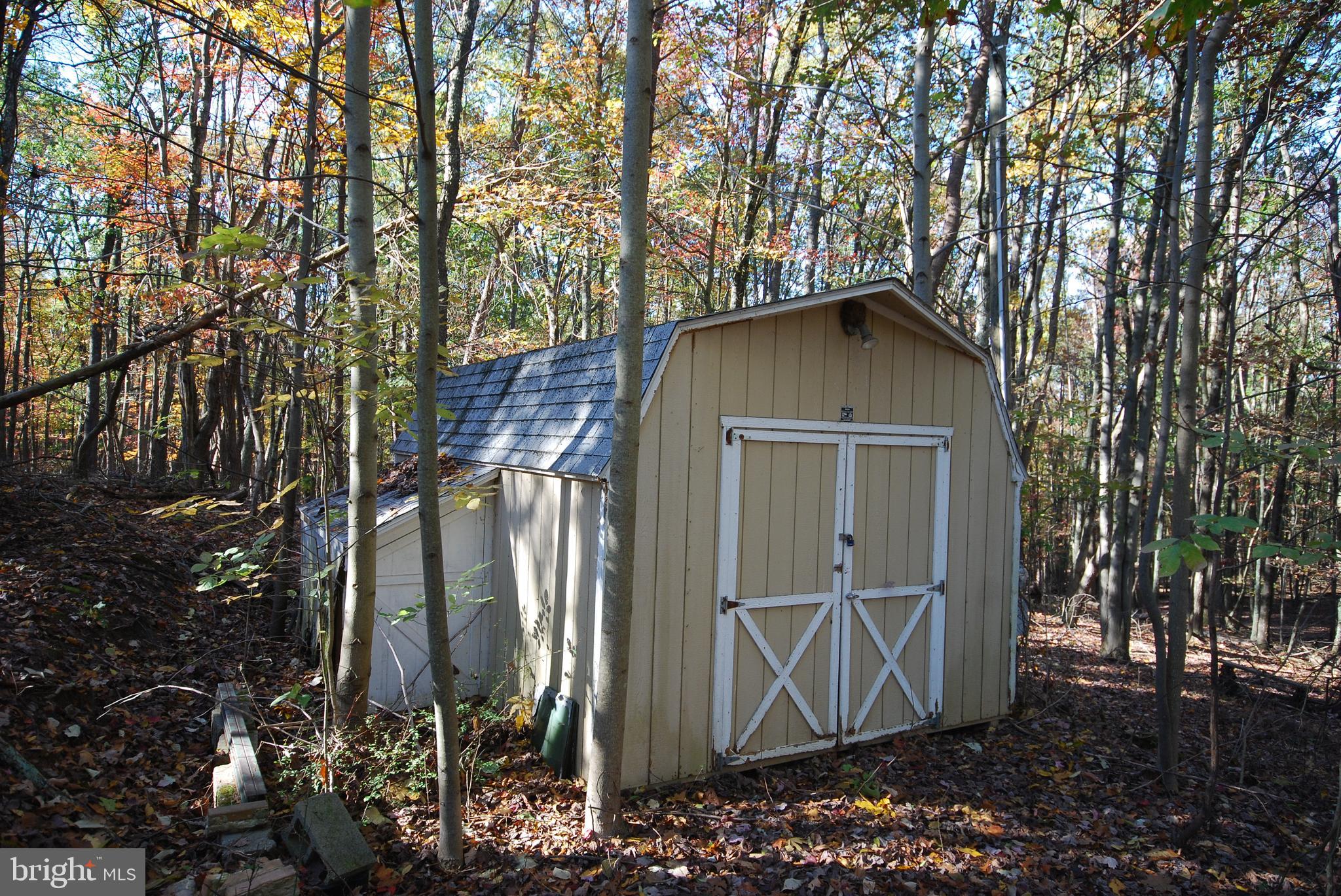 POTOMAC WOODS - Land