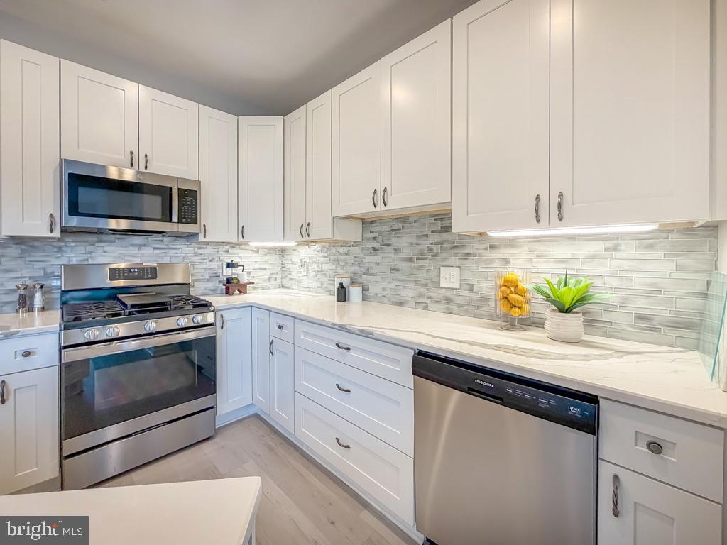 THE VILLAS AT REGE - Residential