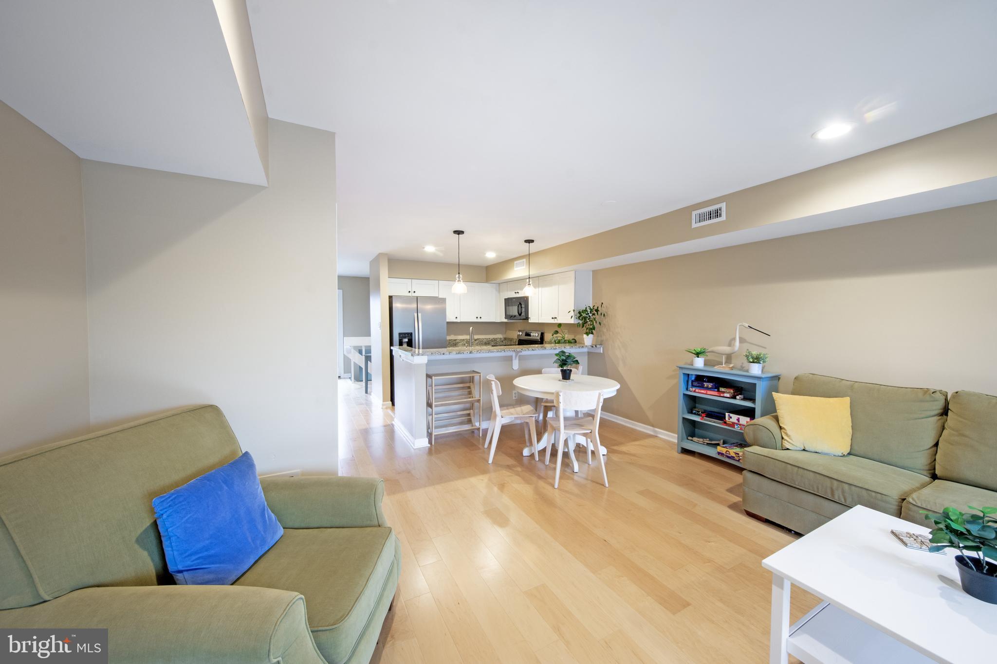 QUEENS LANDING - Residential