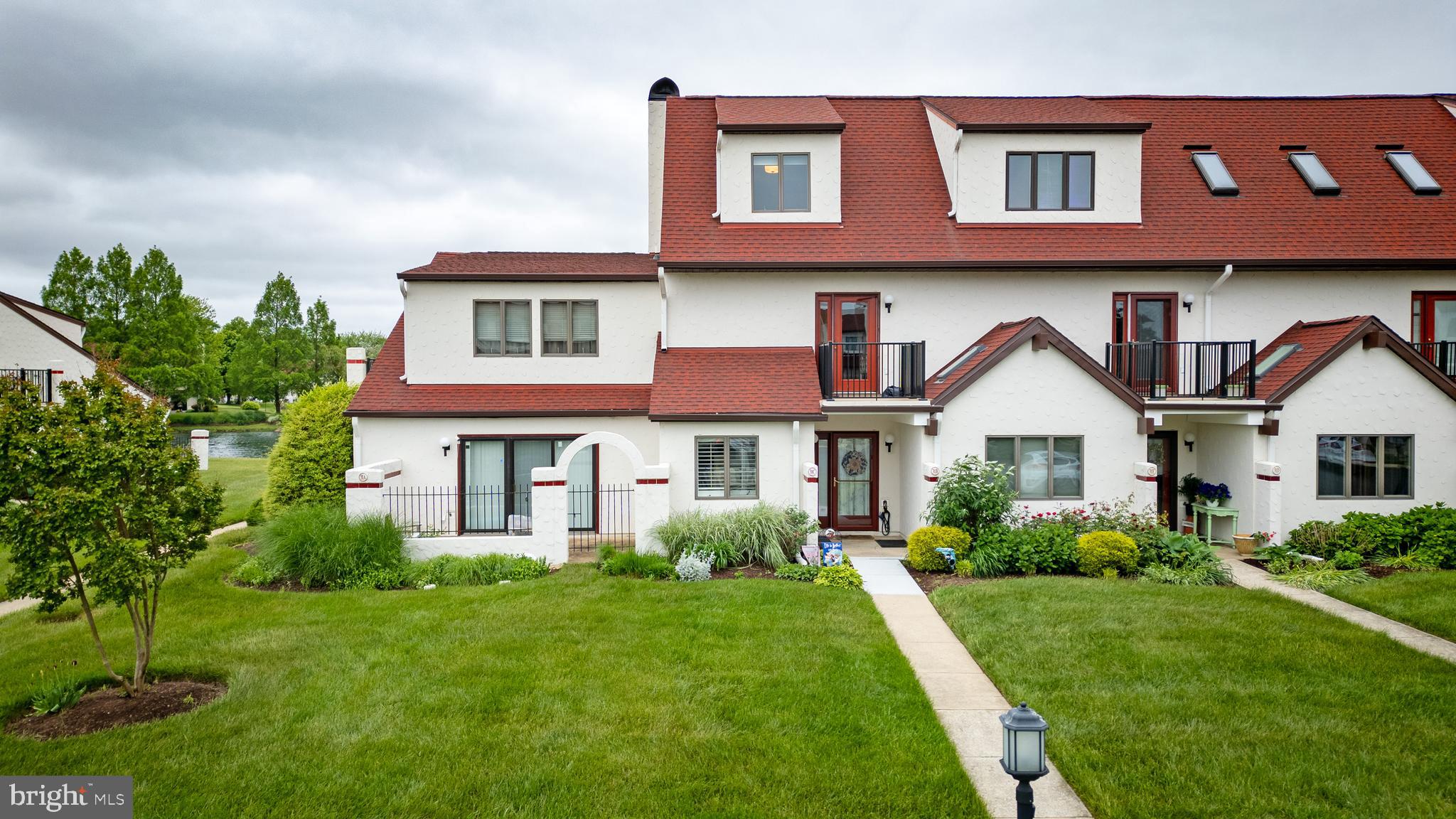 QUEENS LANDING - Residential