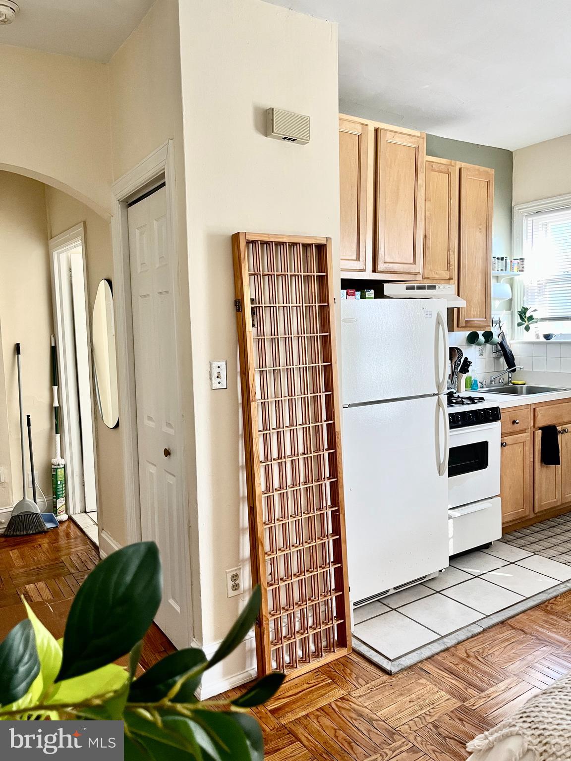 4253 RIDGE AVENUE 3R