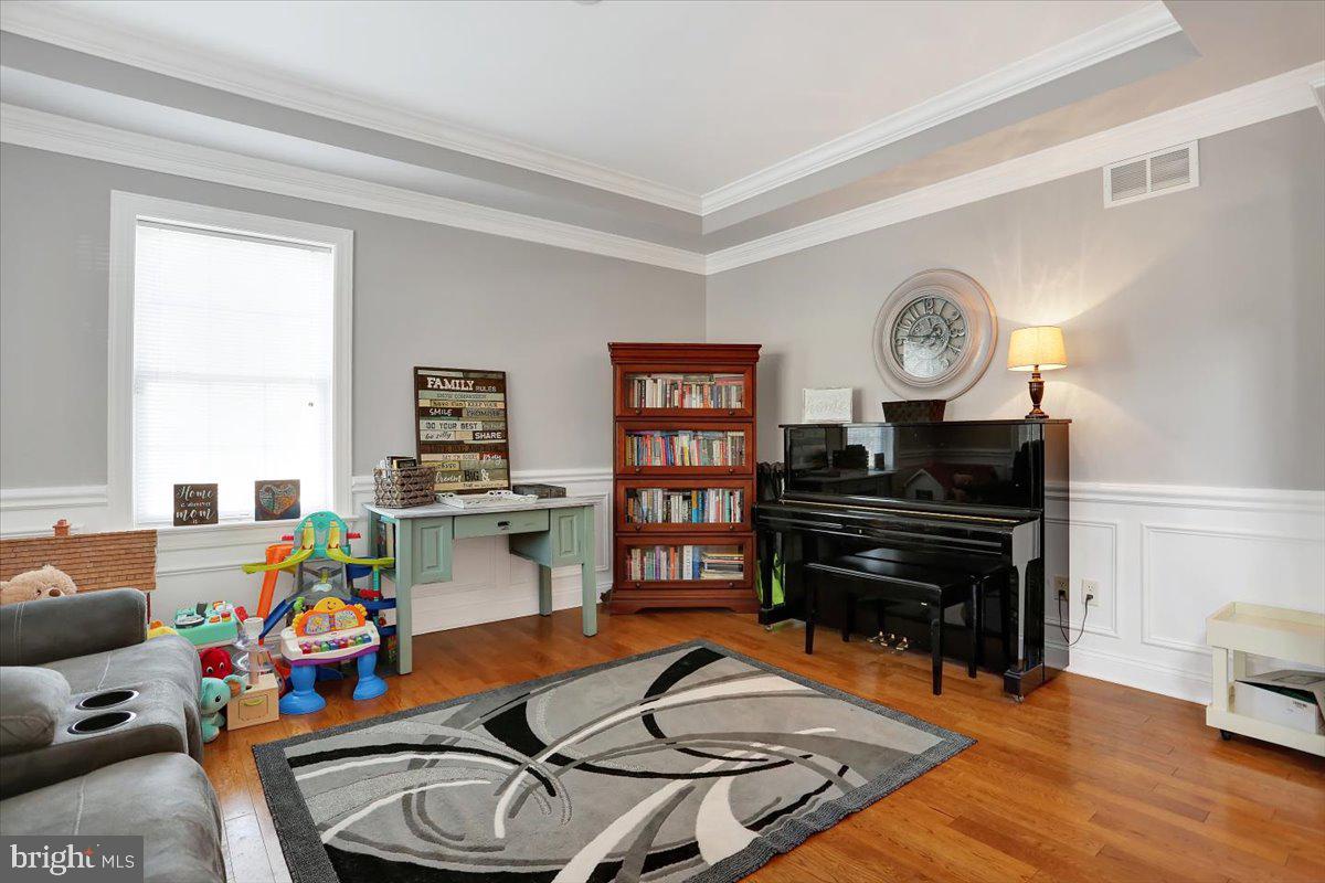 THE EAST MEADOW - Residential