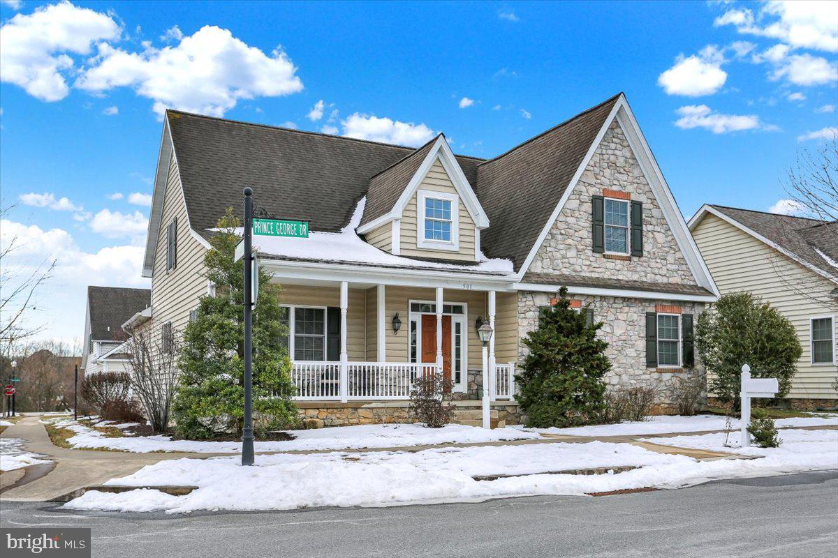 THE EAST MEADOW - Residential