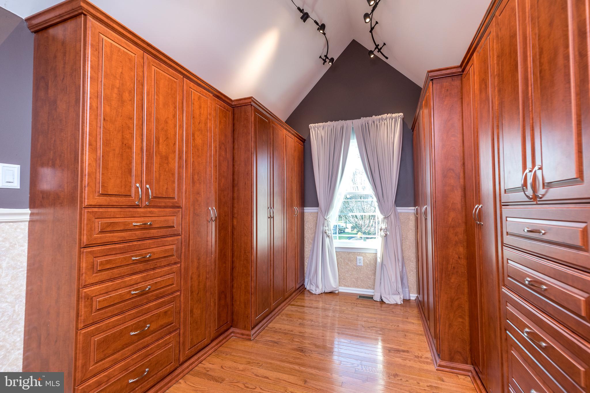 MONTGOMERY CROSSING - Residential