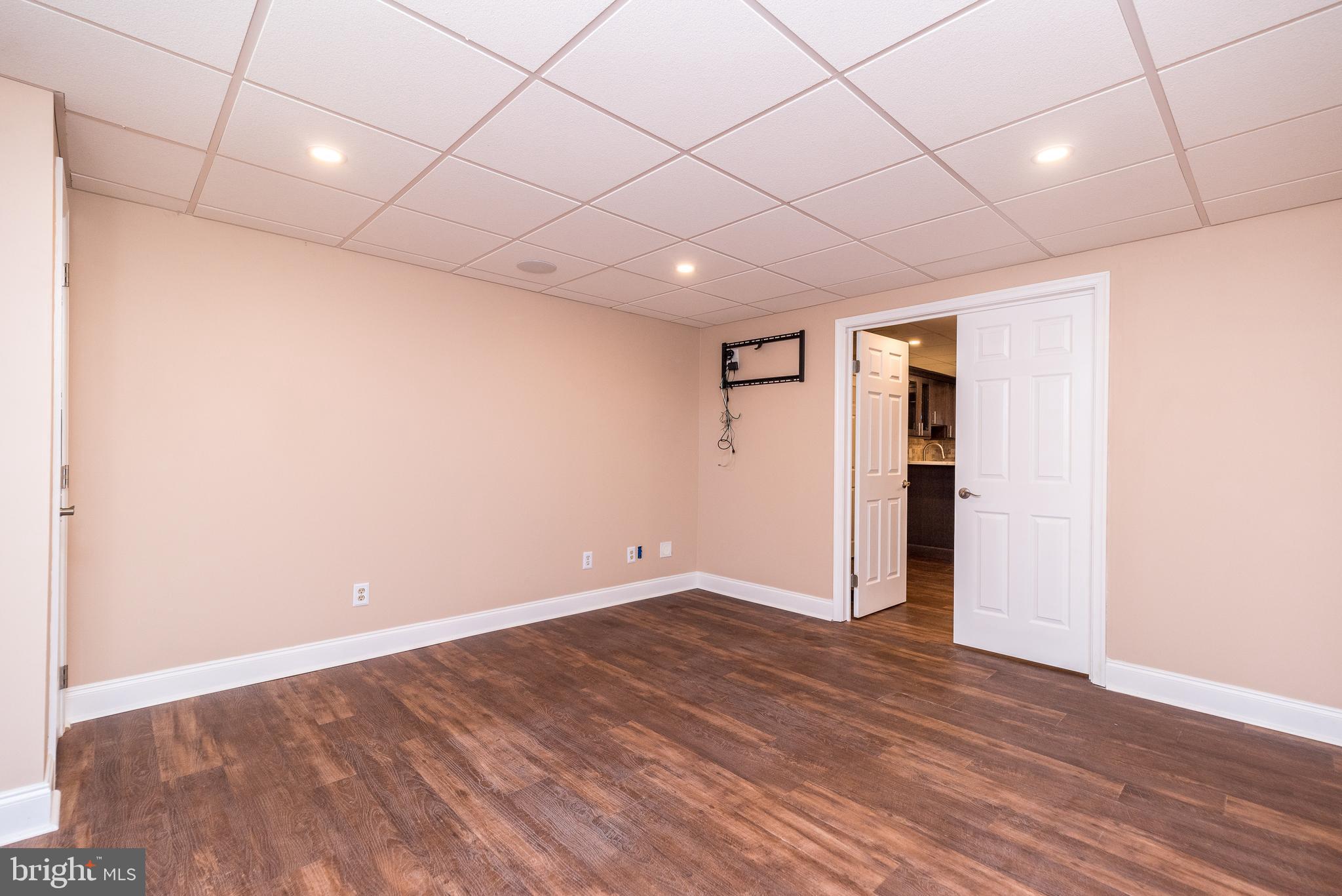 MONTGOMERY CROSSING - Residential