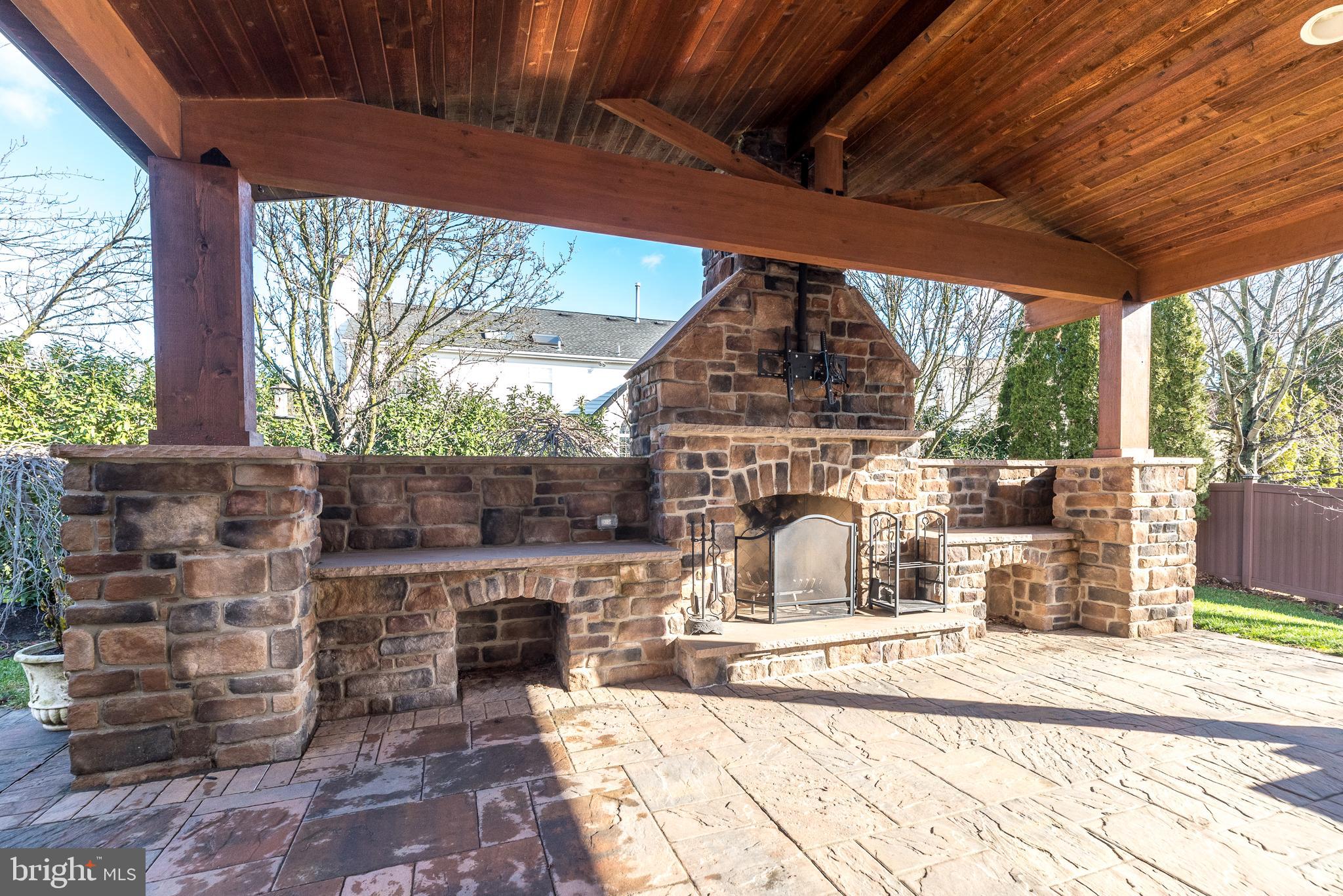 MONTGOMERY CROSSING - Residential