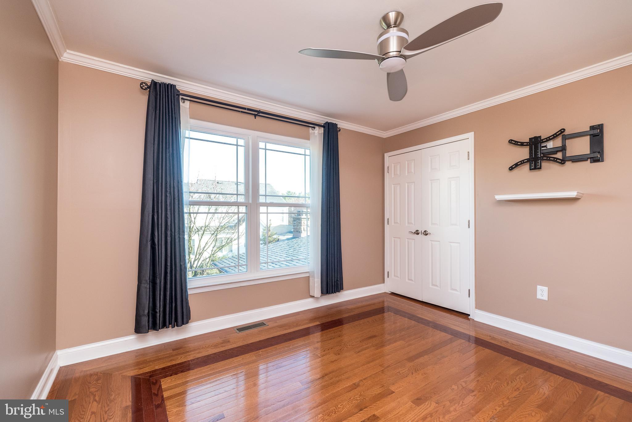 MONTGOMERY CROSSING - Residential