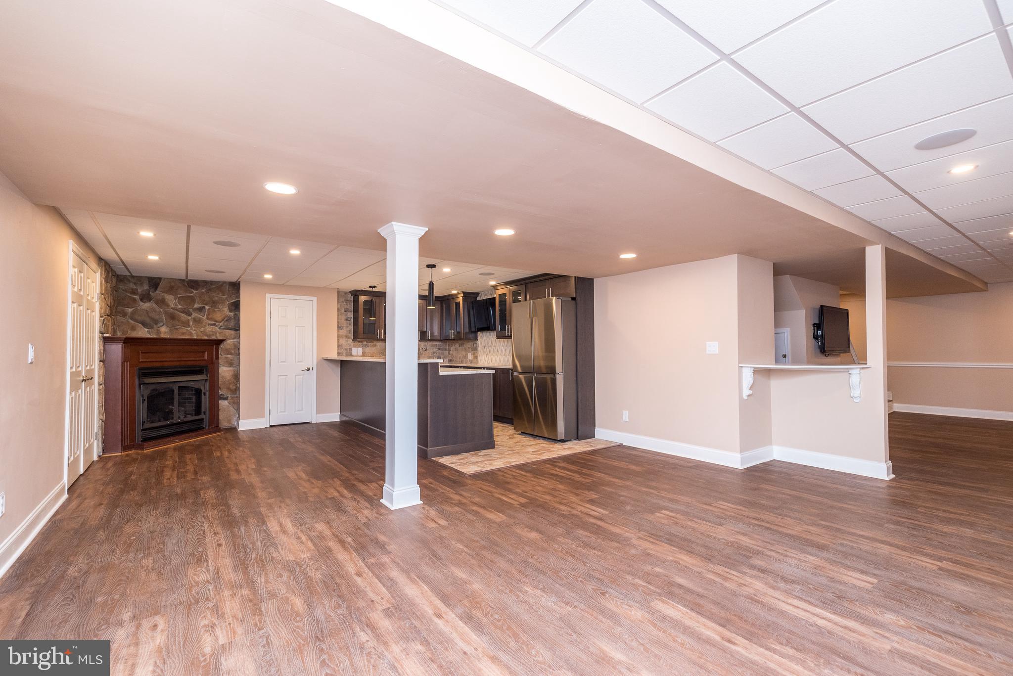 MONTGOMERY CROSSING - Residential