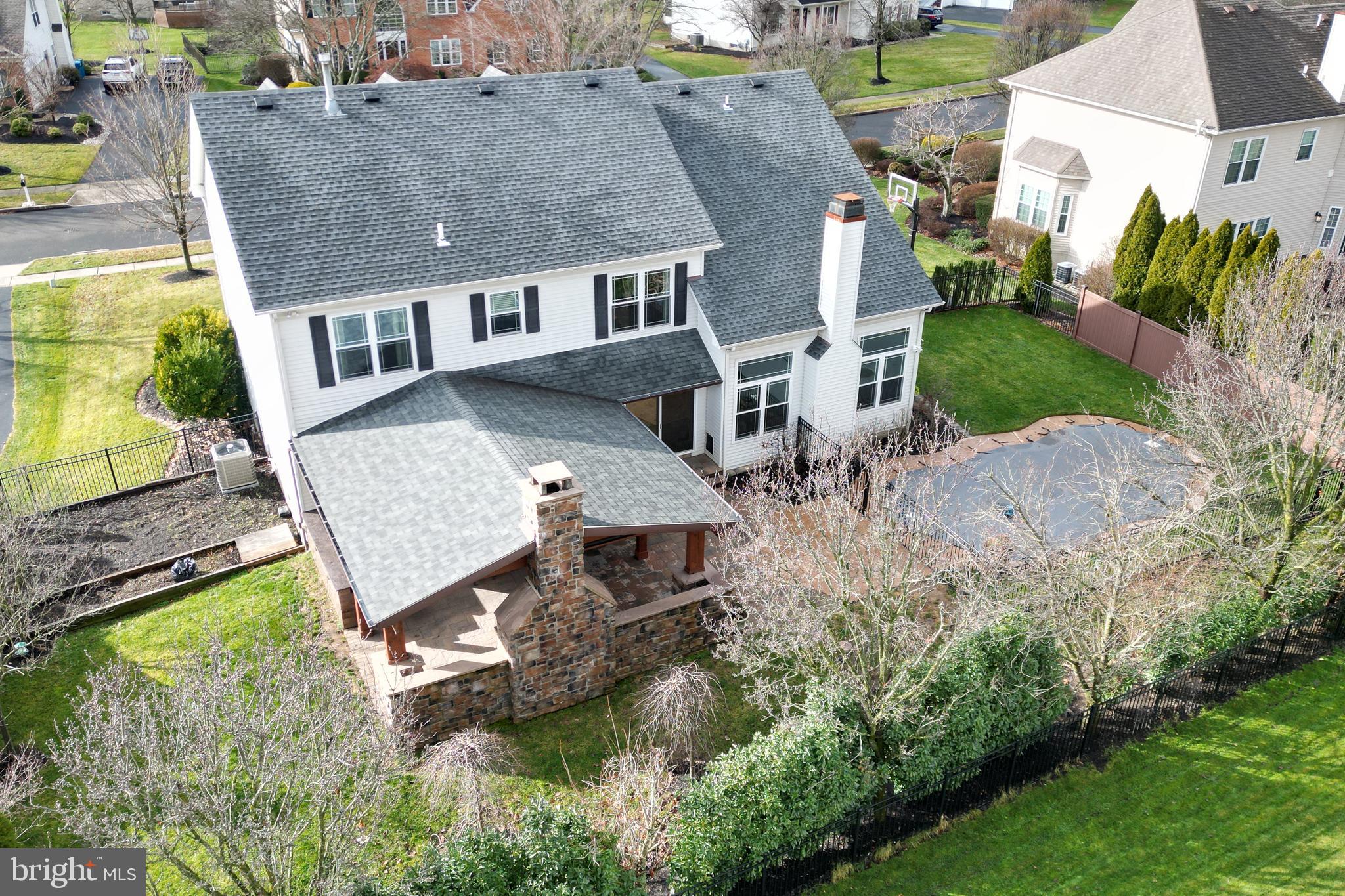 MONTGOMERY CROSSING - Residential