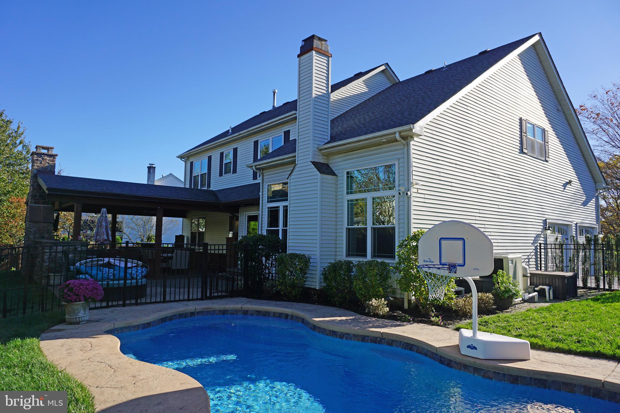MONTGOMERY CROSSING - Residential