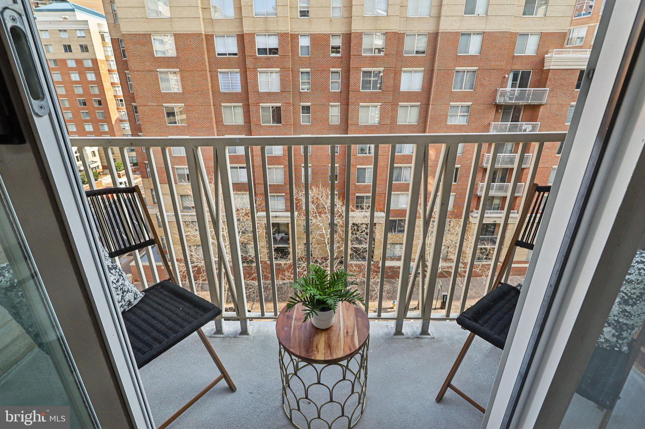 BALLSTON 880 - Residential