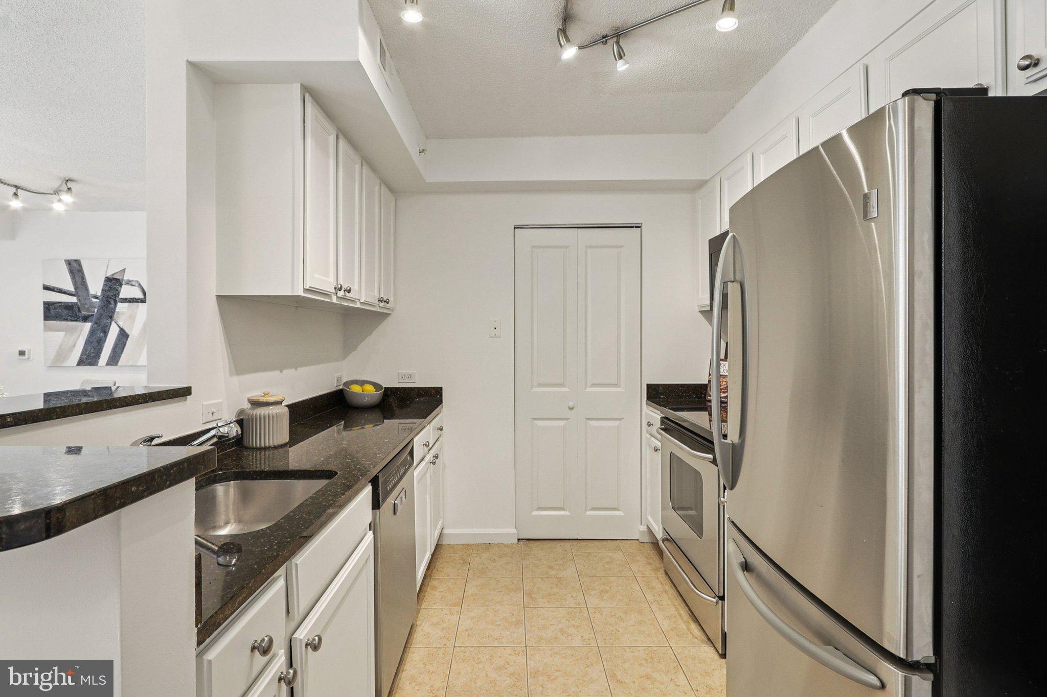 BALLSTON 880 - Residential