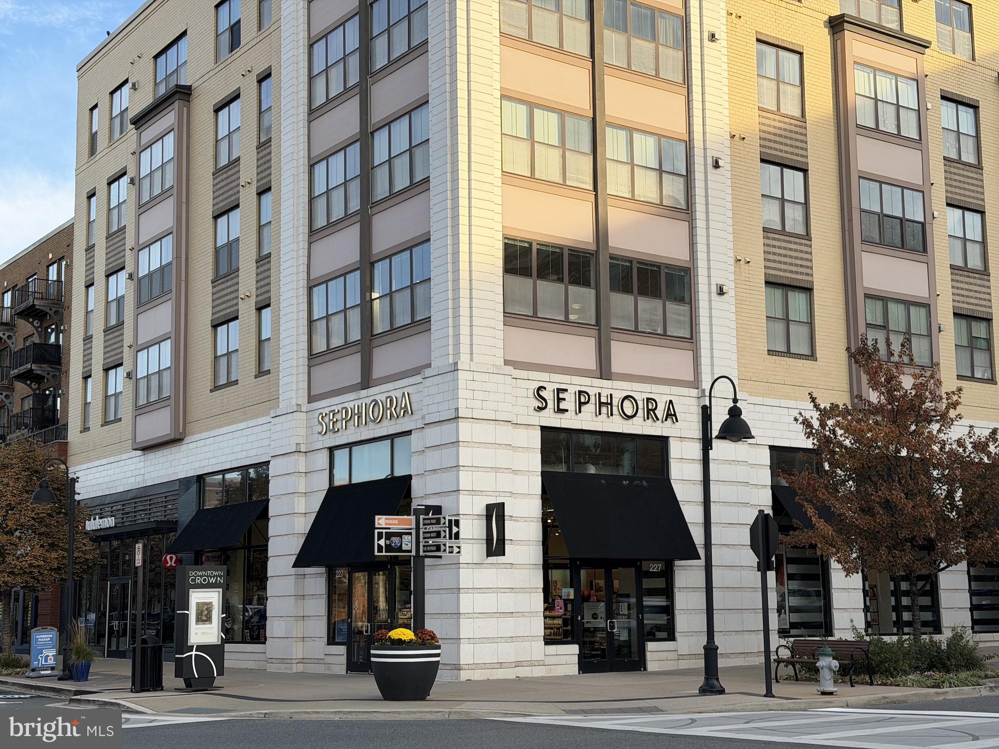 CROWN FARM - Residential