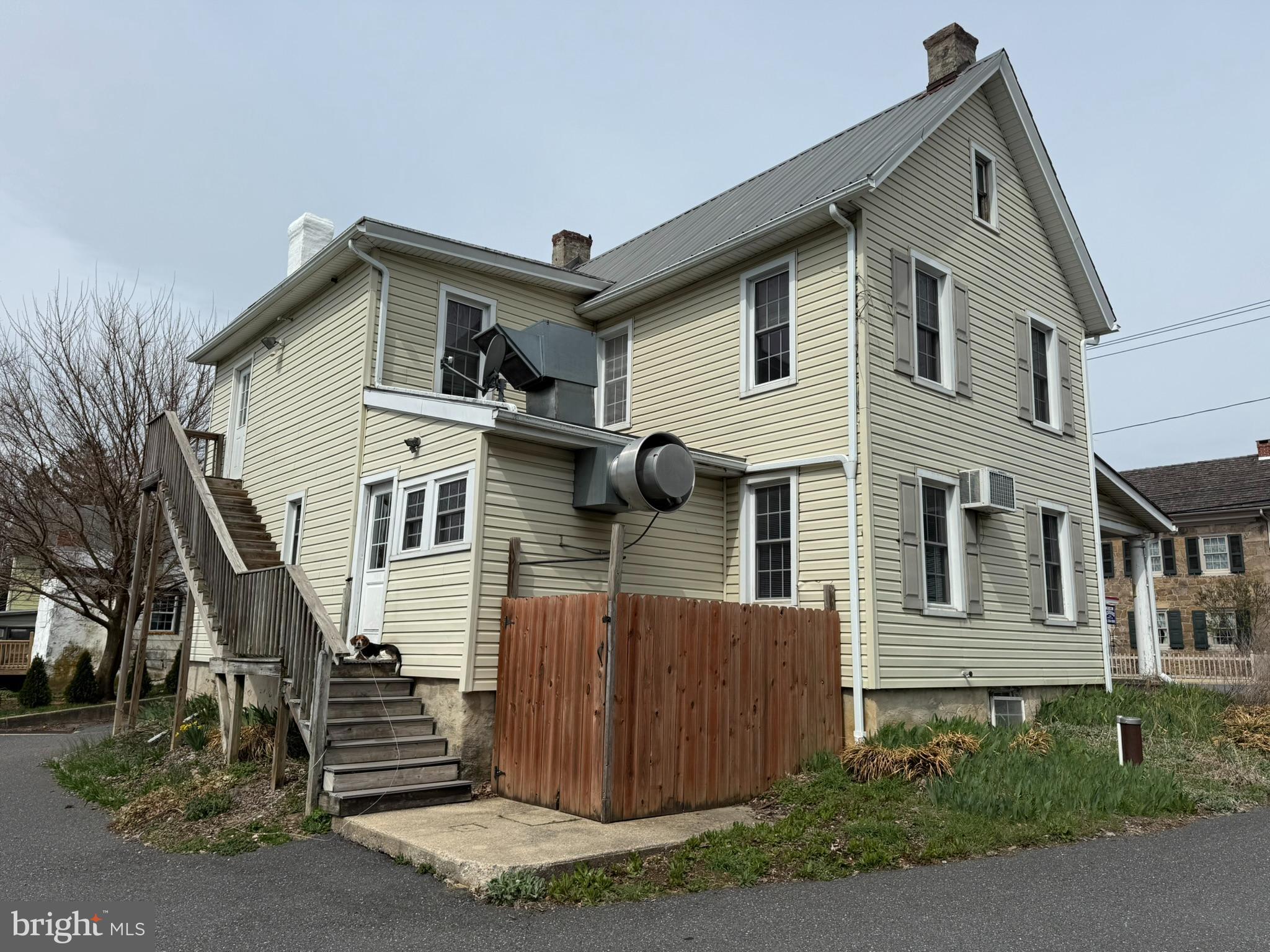 2122 MAIN STREET
