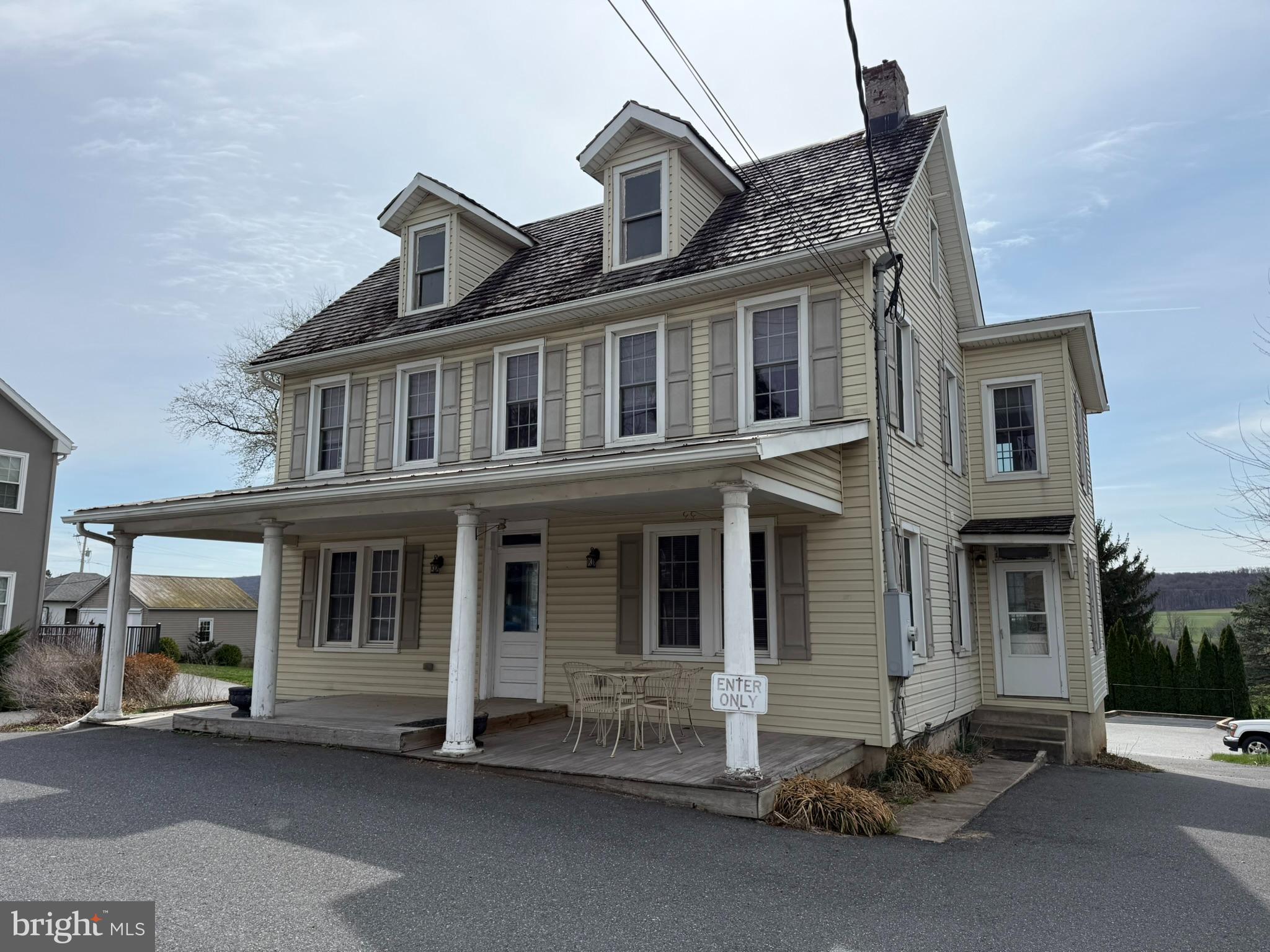 2122 MAIN STREET