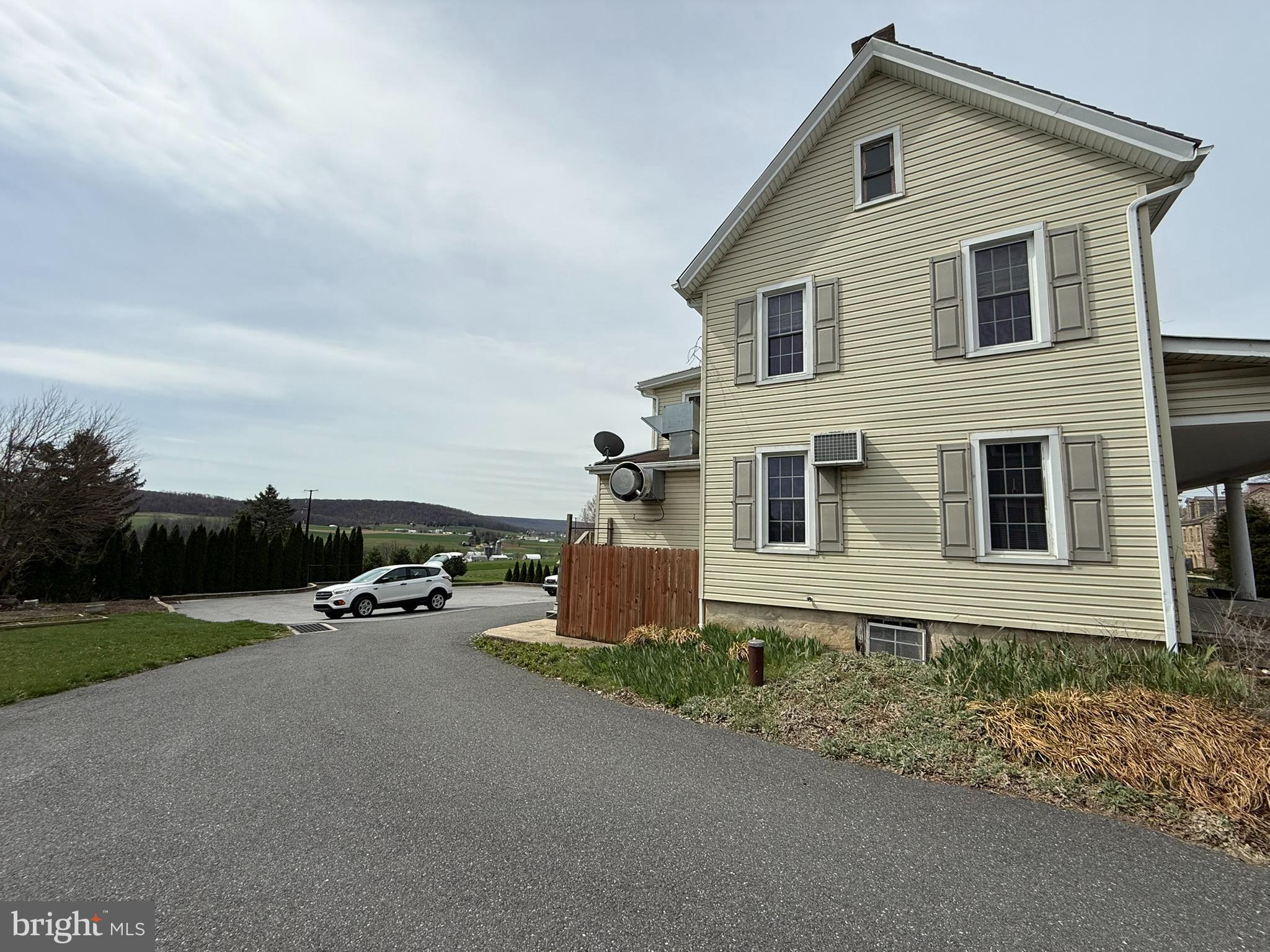 2122 MAIN STREET