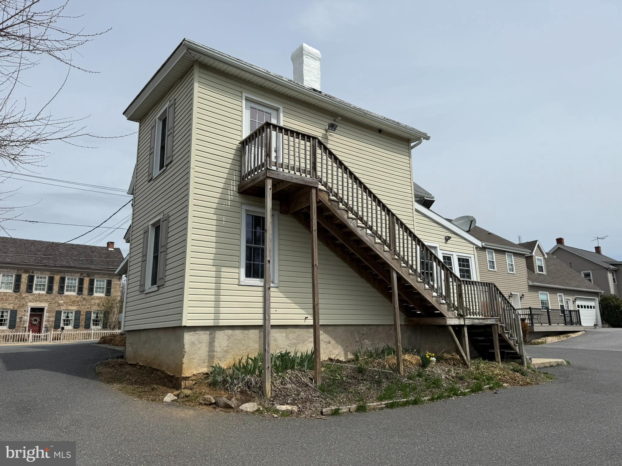 2122 MAIN STREET