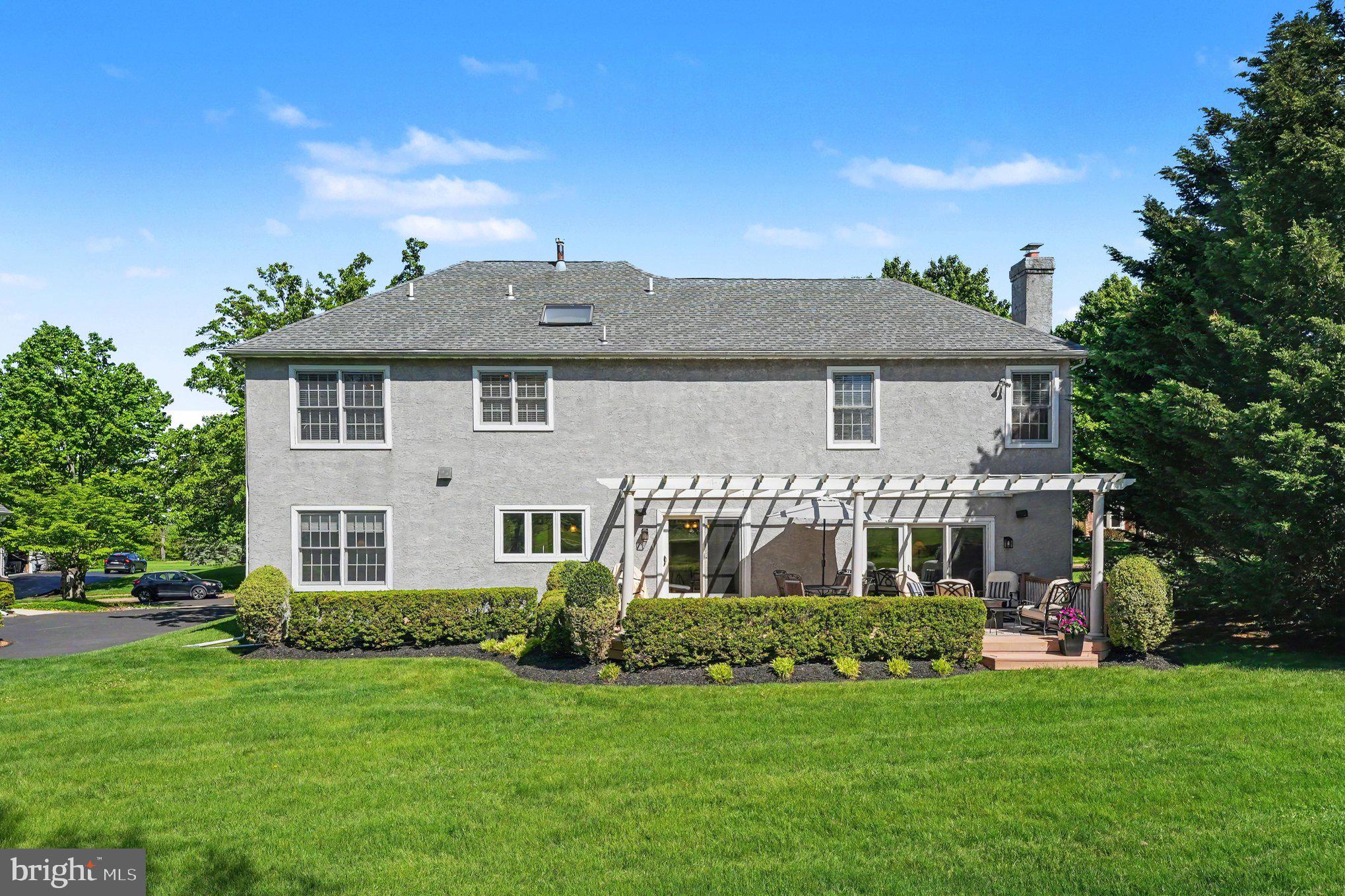PINE CREST - Residential