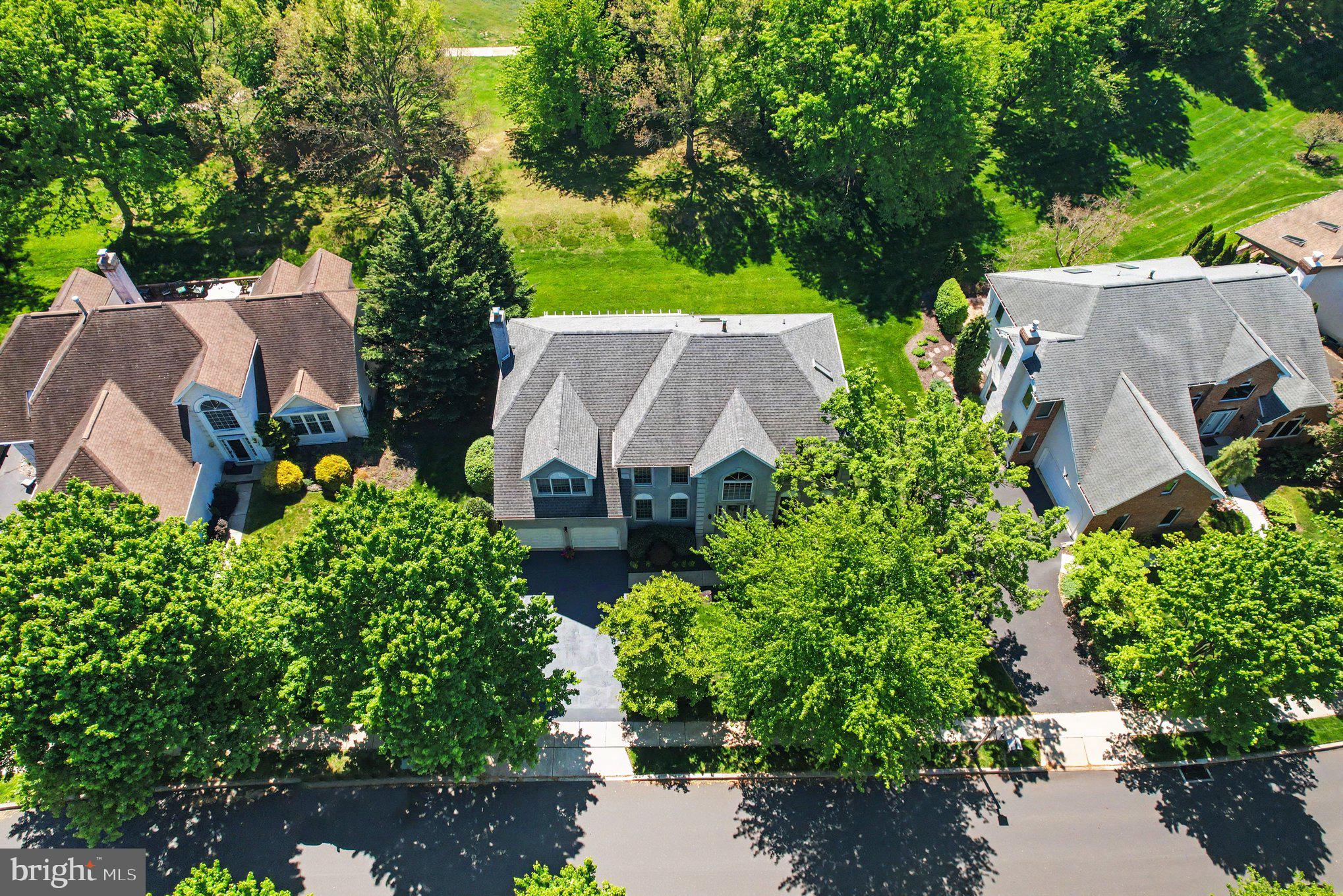 PINE CREST - Residential