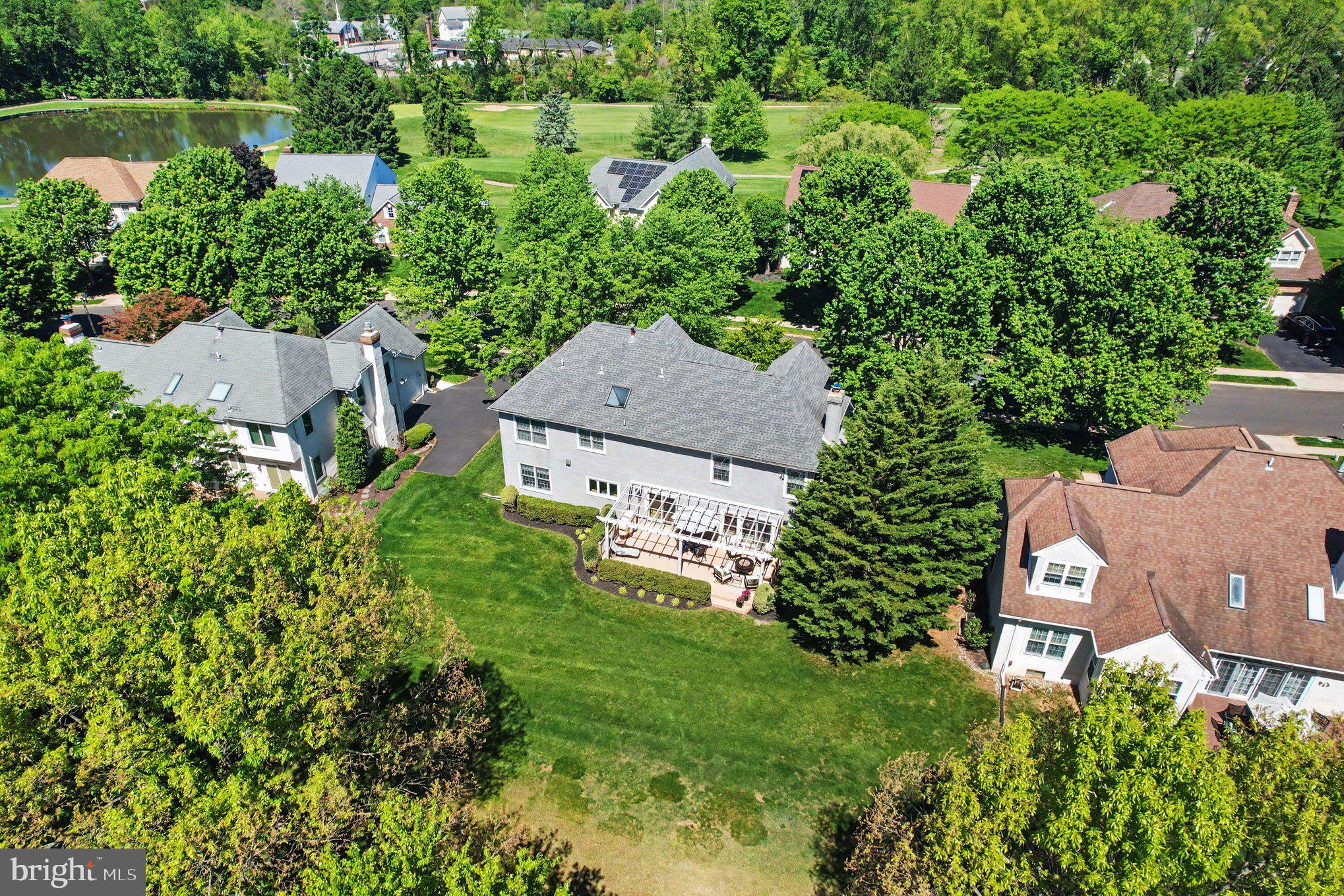 PINE CREST - Residential