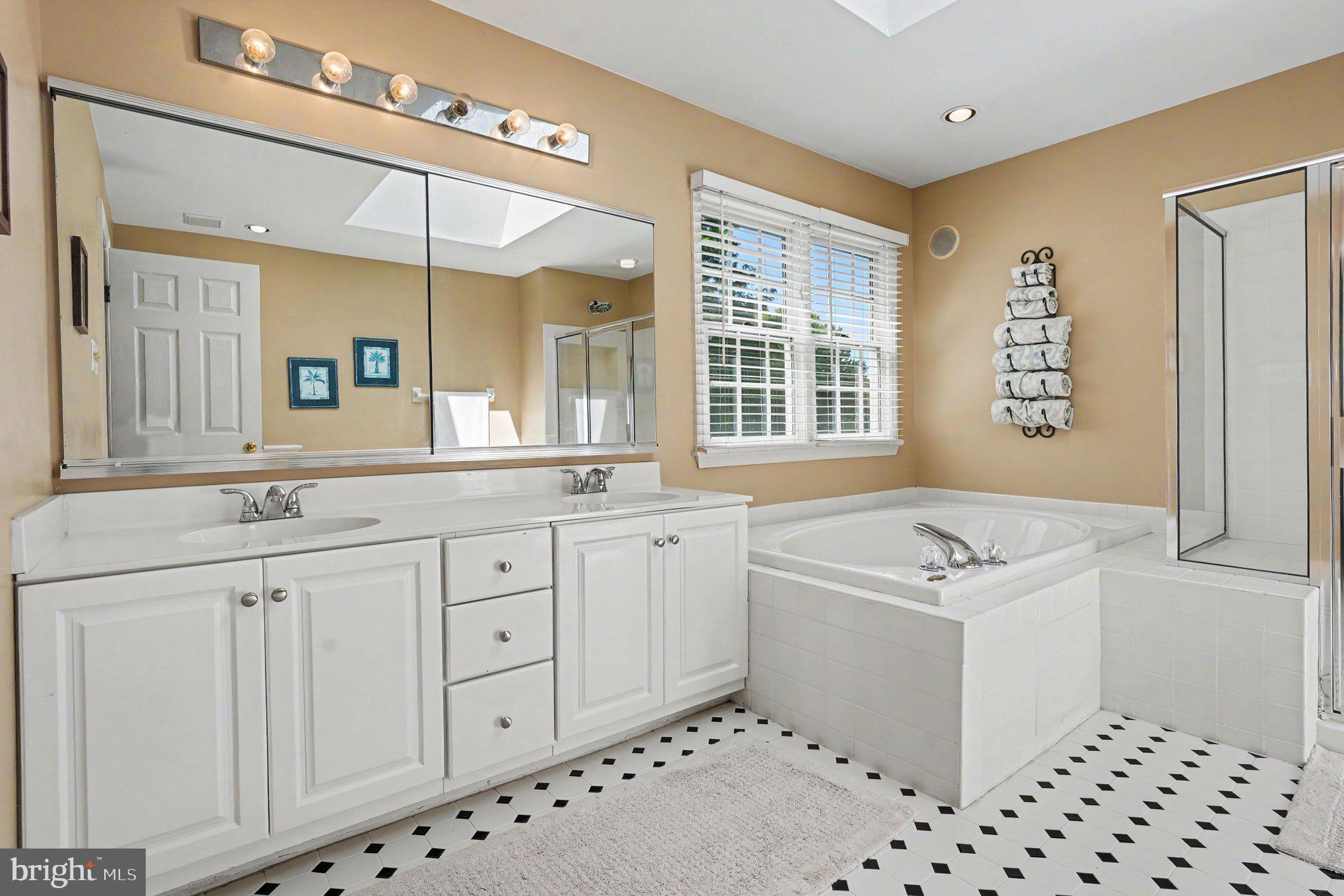PINE CREST - Residential