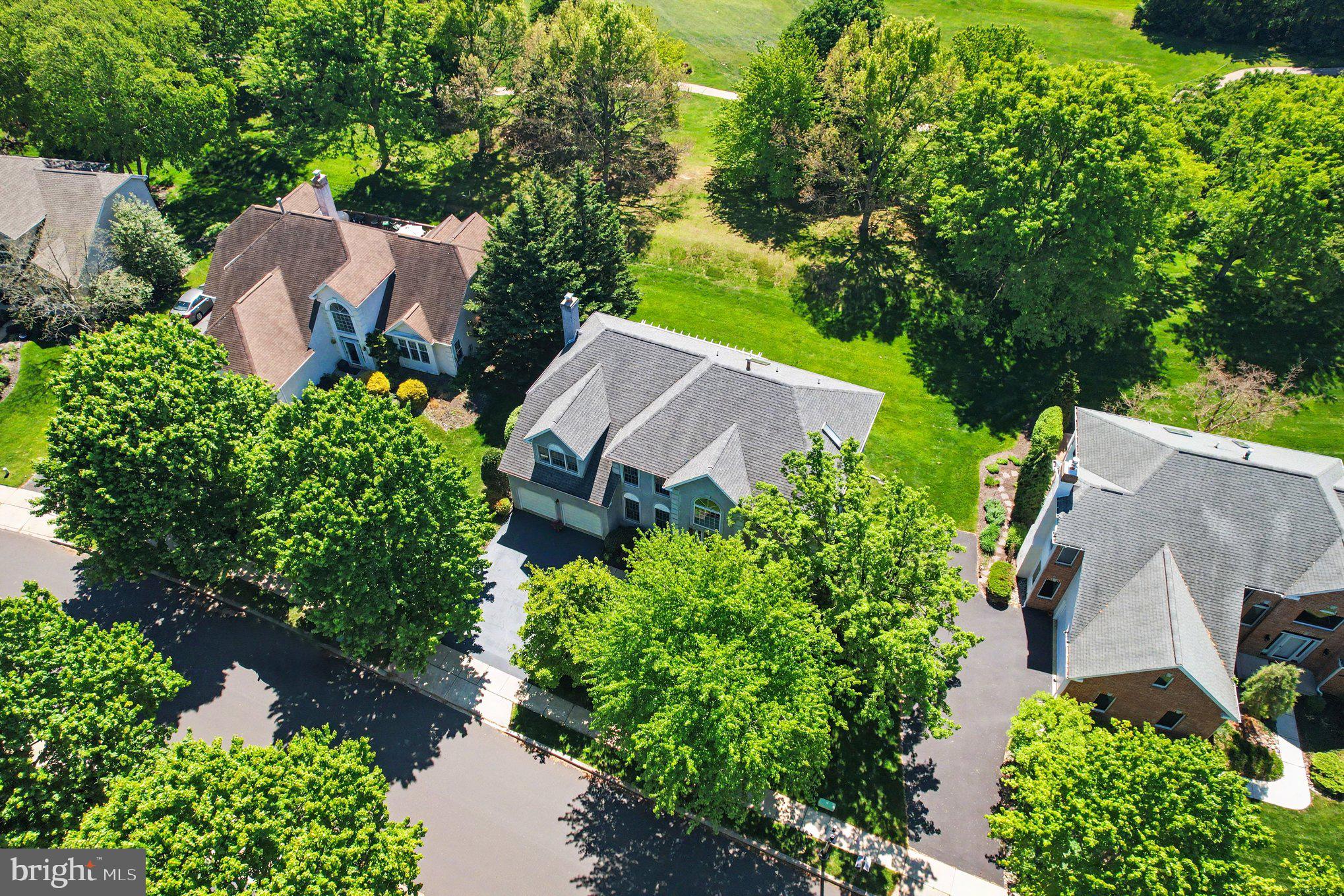 PINE CREST - Residential