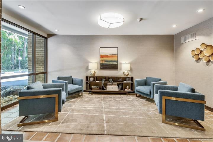 SUMNER VILLAGE - Residential Lease