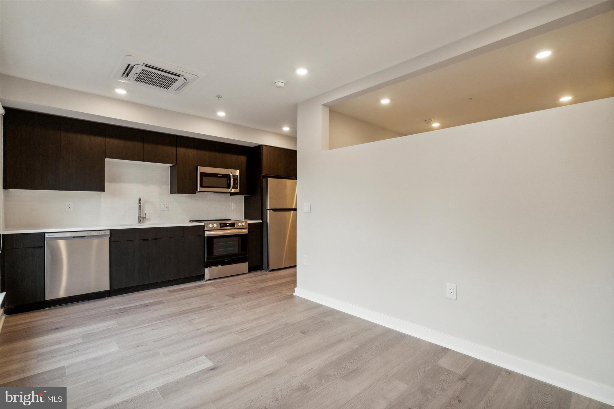 EAST FALLS - Residential Lease