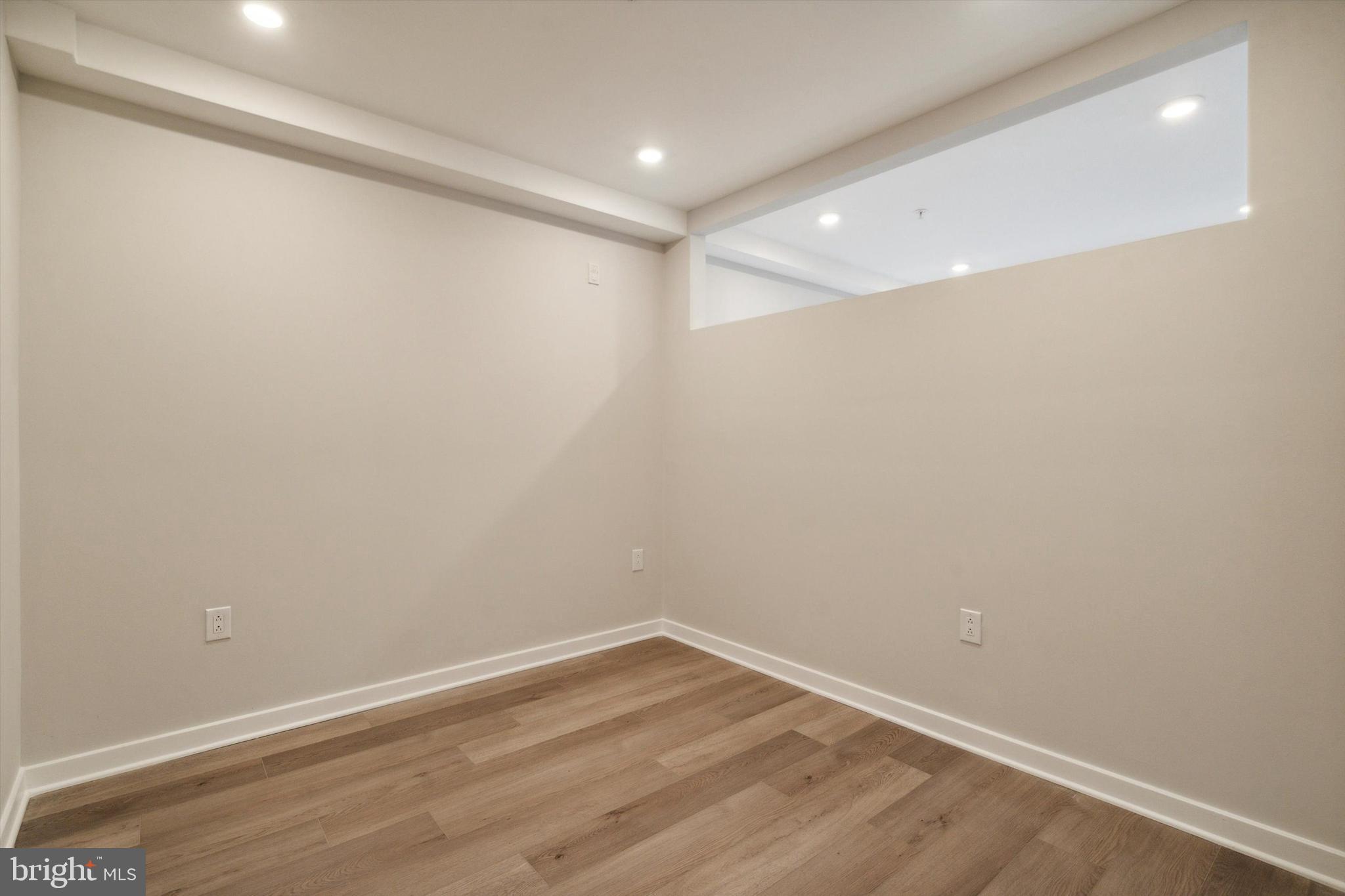 EAST FALLS - Residential Lease