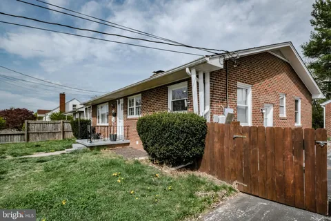 205 Polk Avenue, Front Royal, VA 22630 - MLS#: VAWR2010822