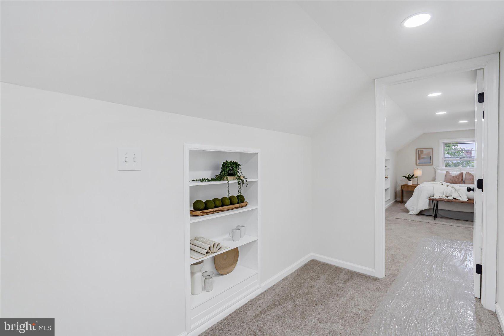 OAKLAND TERRACE - Residential