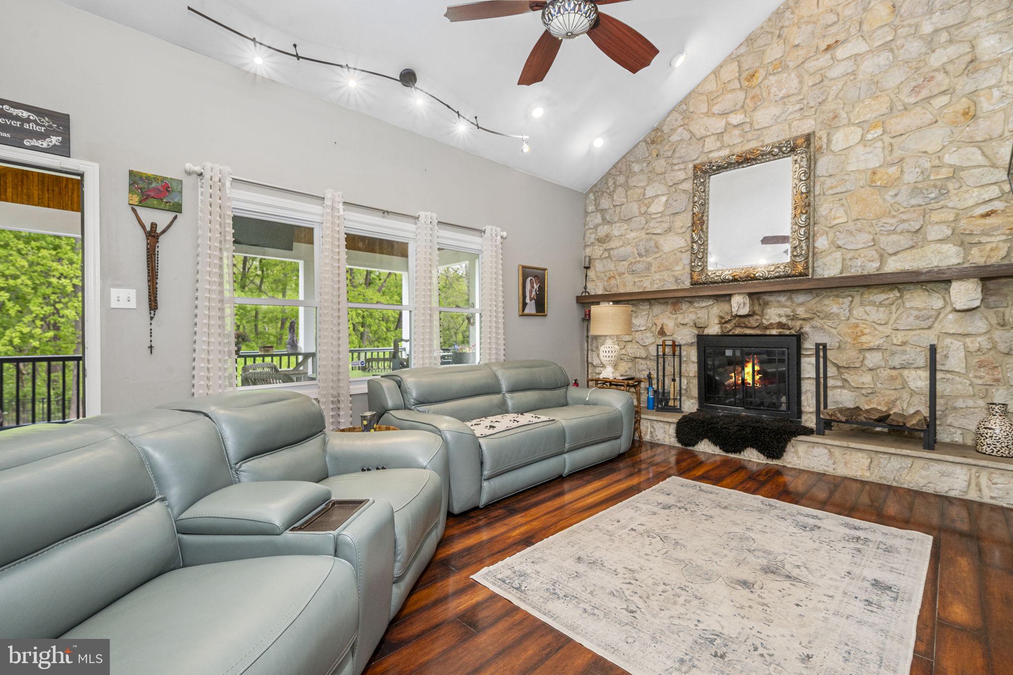 COLLEGEVILLE CROSS - Residential