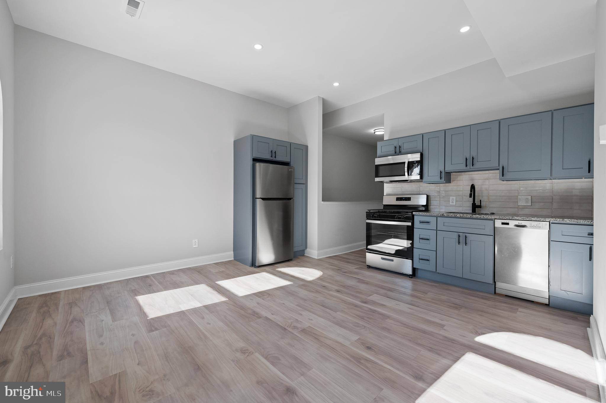 5261 LARCHWOOD AVENUE 2