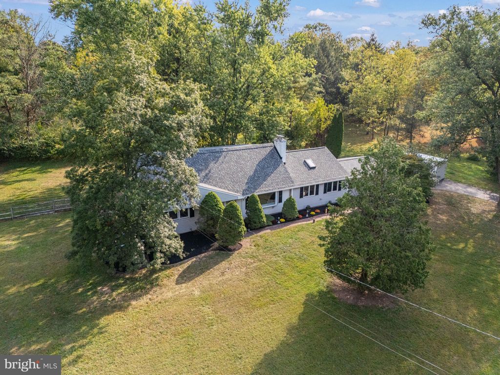 Photo of 132 W Branch Road, SELLERSVILLE, PA 18960 (MLS # PABU2105914)