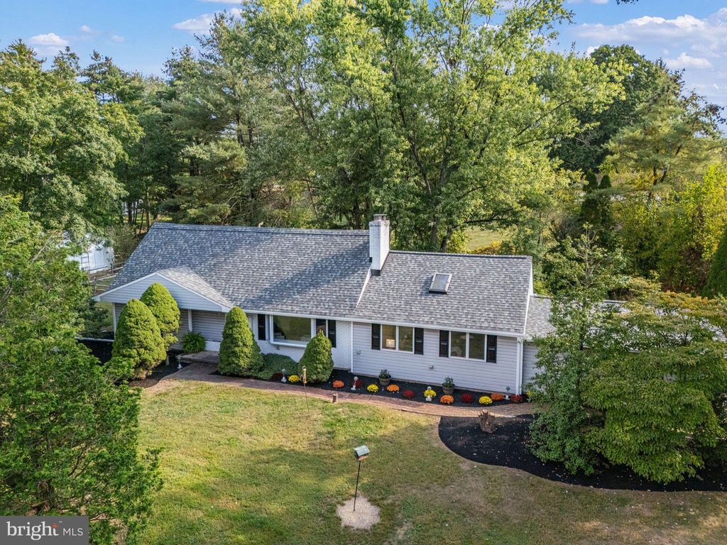 Photo of 132 W Branch Road, SELLERSVILLE, PA 18960 (MLS # PABU2105914)